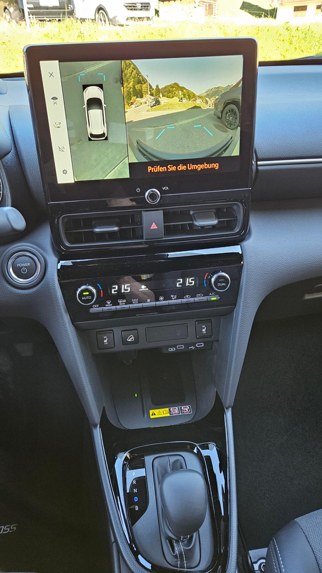 TOYOTA Yaris Cross 1.5 VVT-i HSD Premium AWD-i-image-8