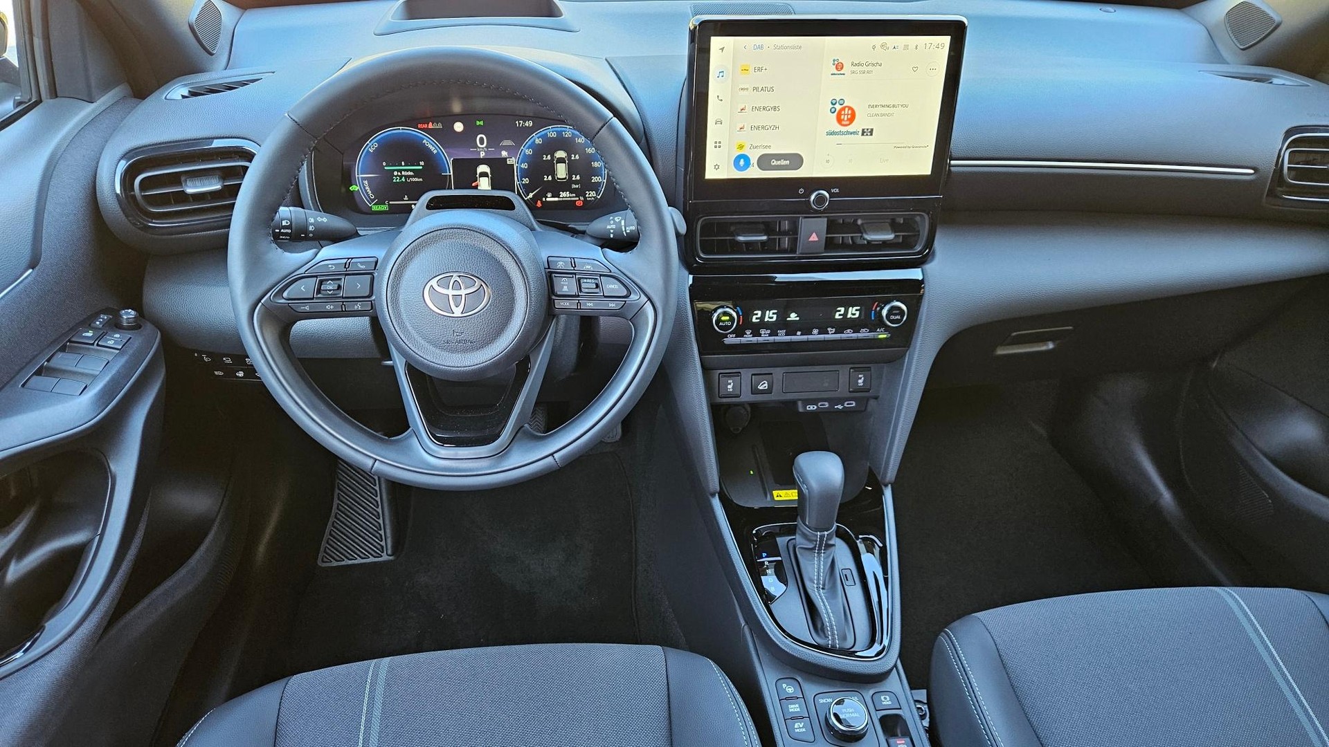 TOYOTA Yaris Cross 1.5 VVT-i HSD Premium AWD-i-image-7