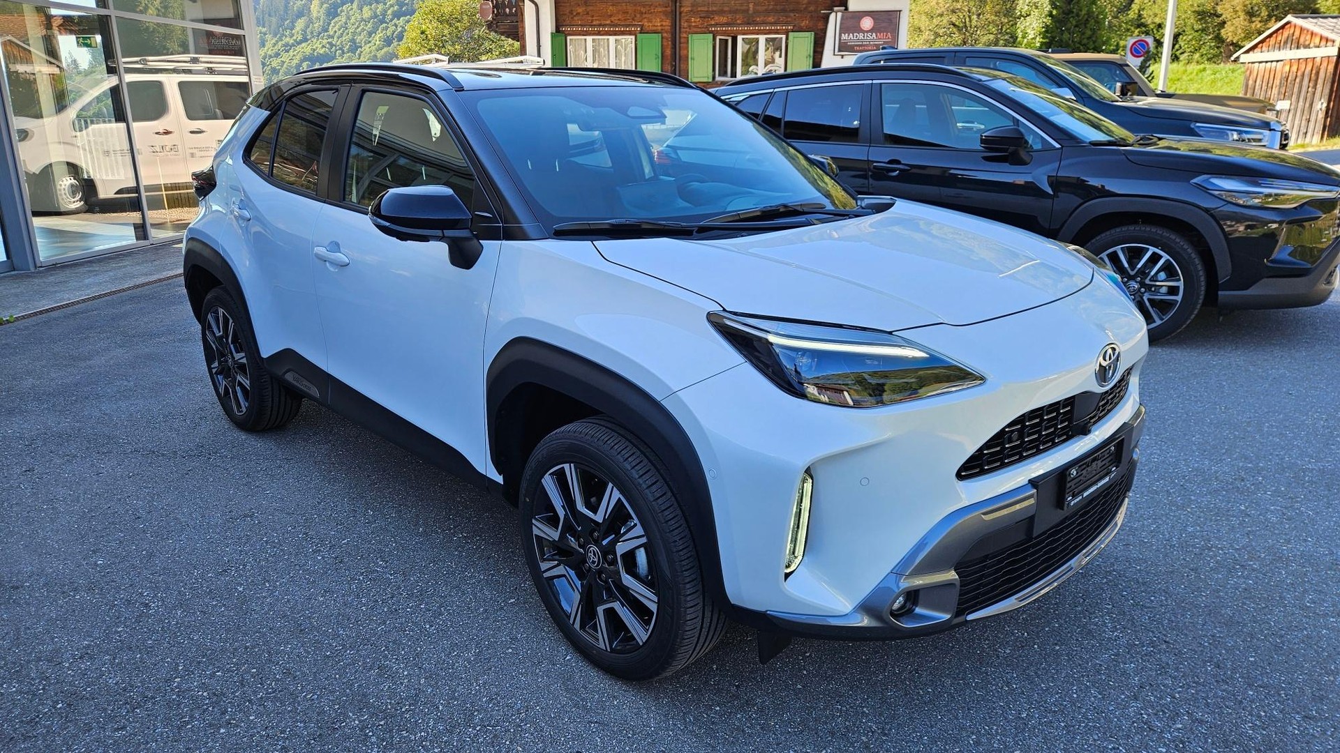 TOYOTA Yaris Cross 1.5 VVT-i HSD Premium AWD-i-image-1