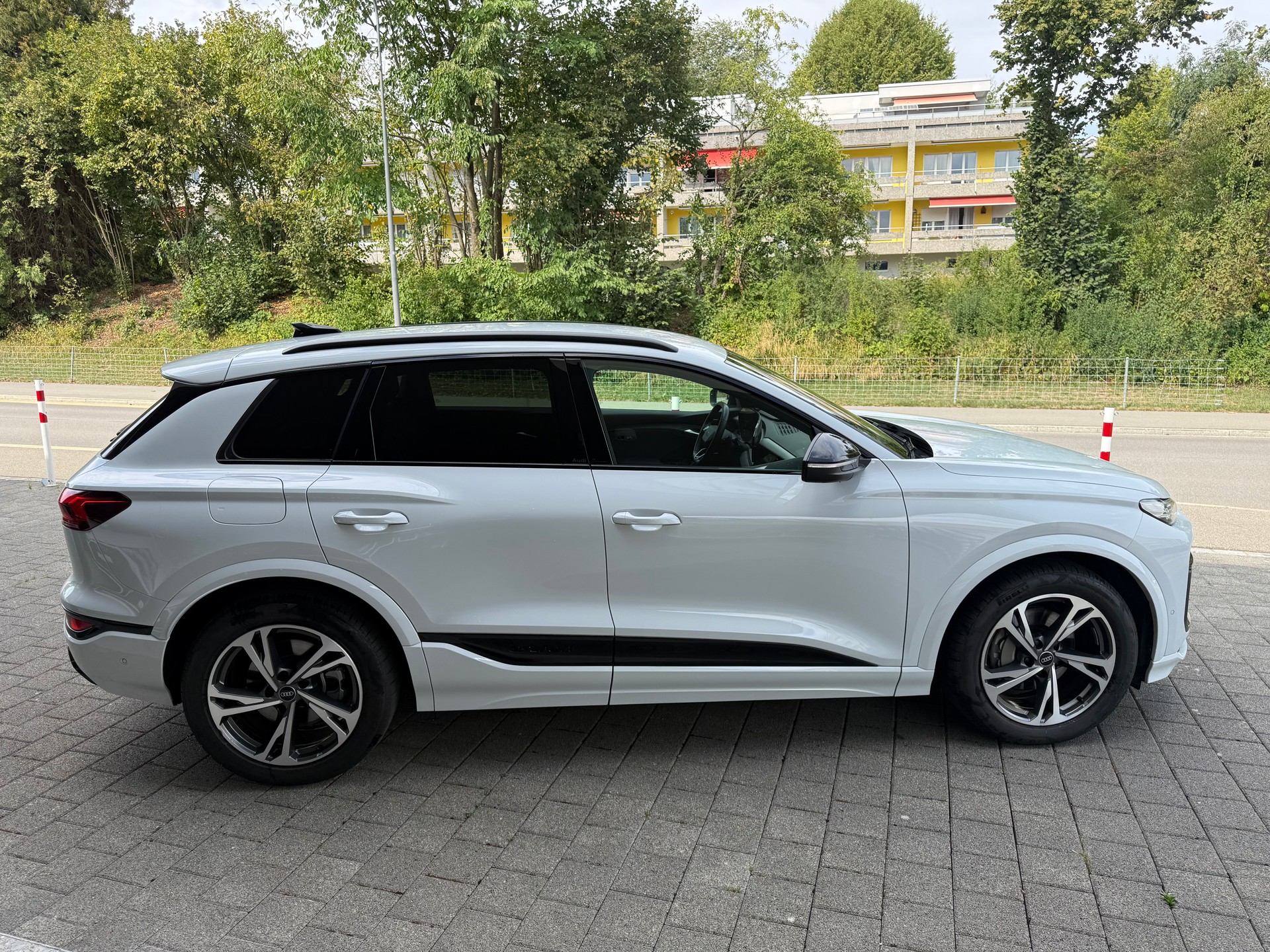 AUDI Q6 e-tron quattro-image-3