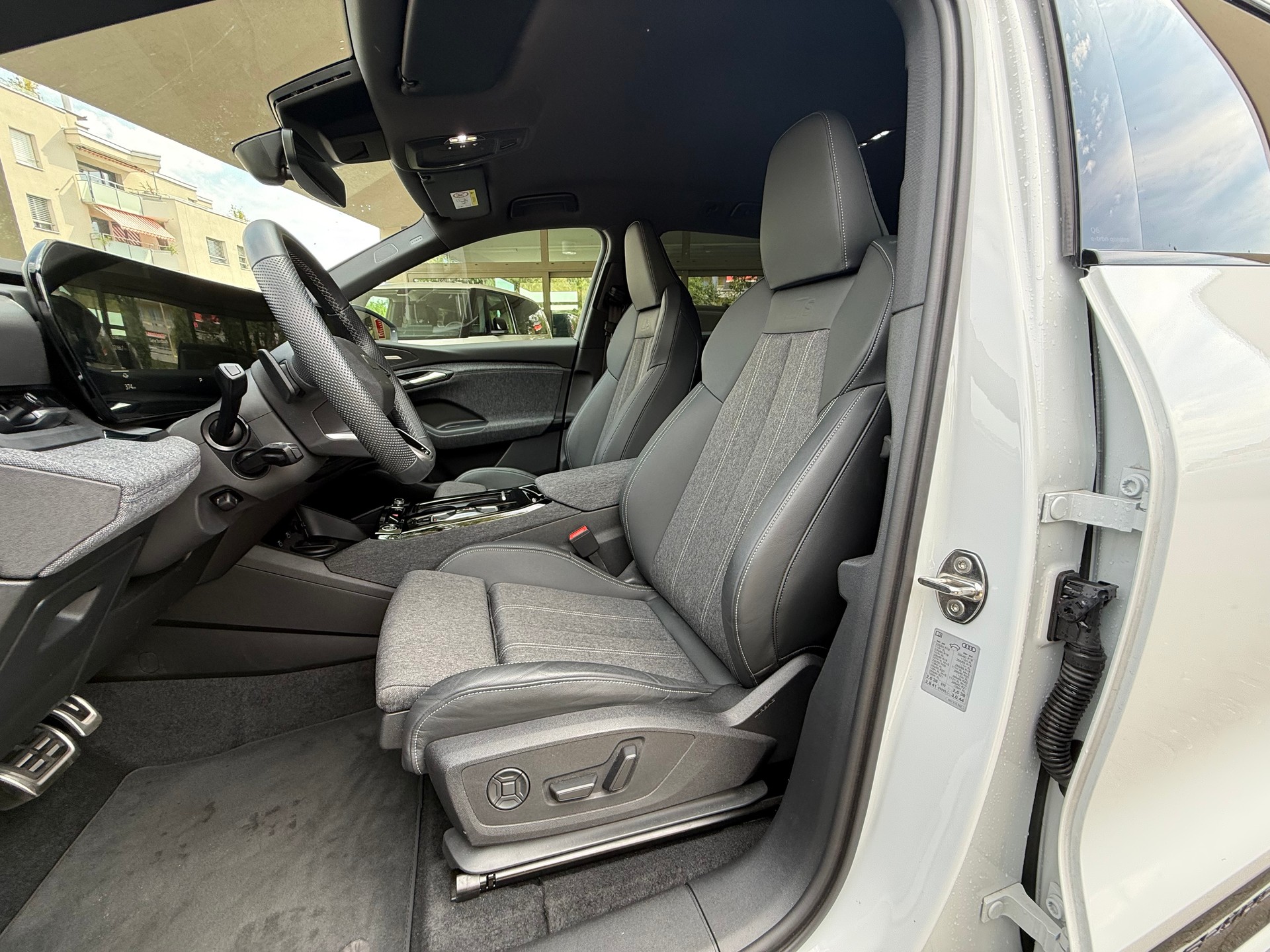 AUDI Q6 e-tron quattro-image-10