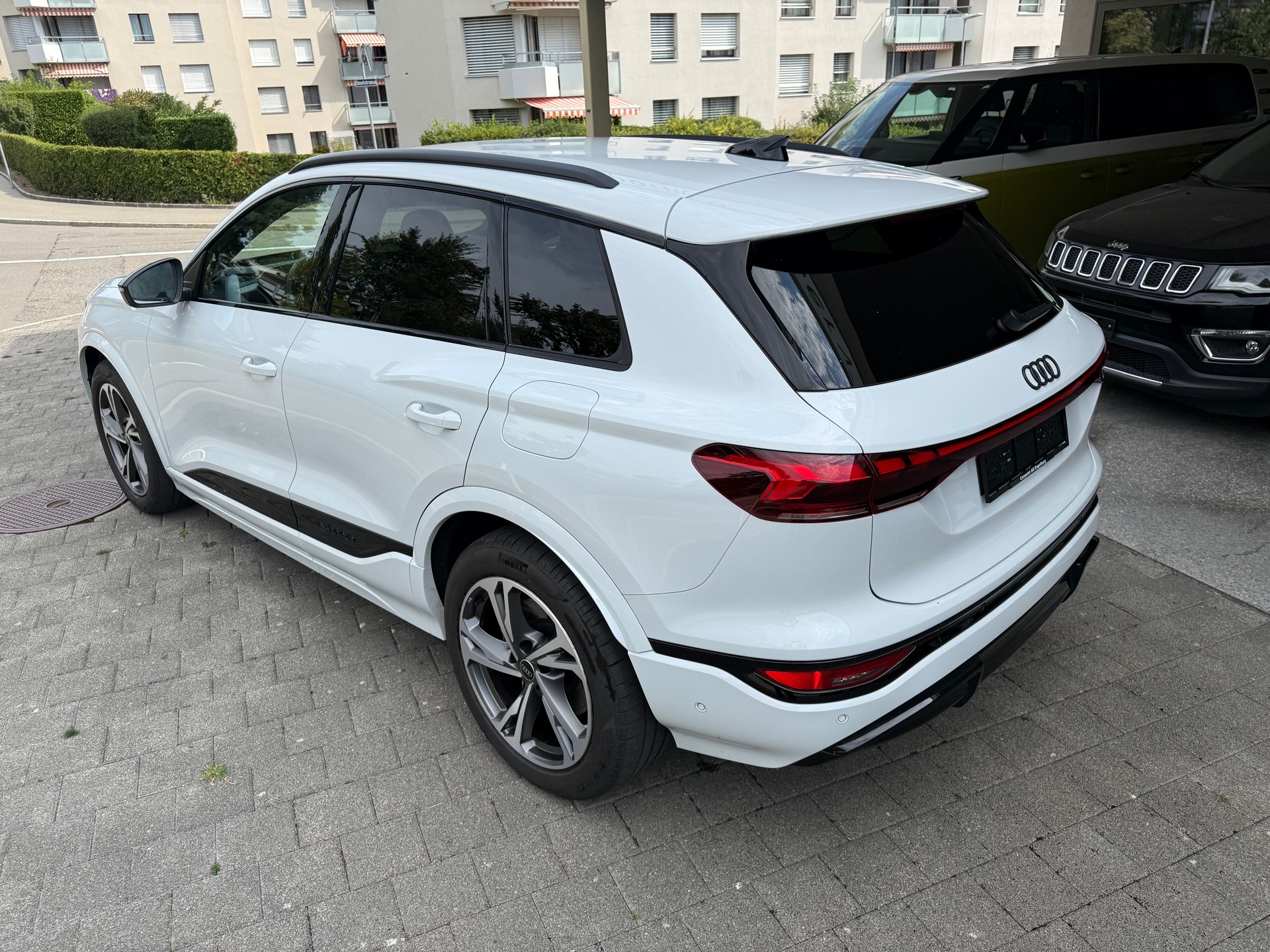 AUDI Q6 e-tron quattro-image-14