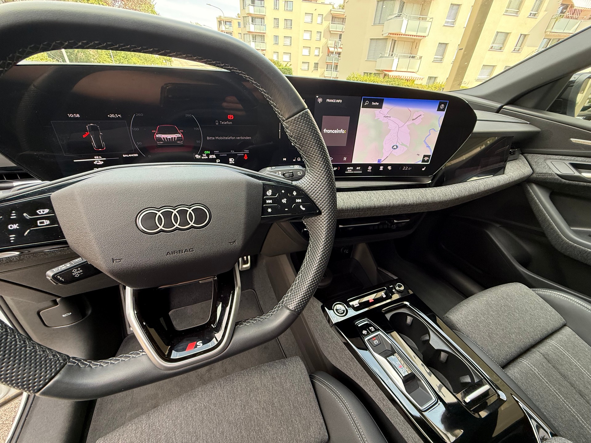AUDI Q6 e-tron quattro-image-5