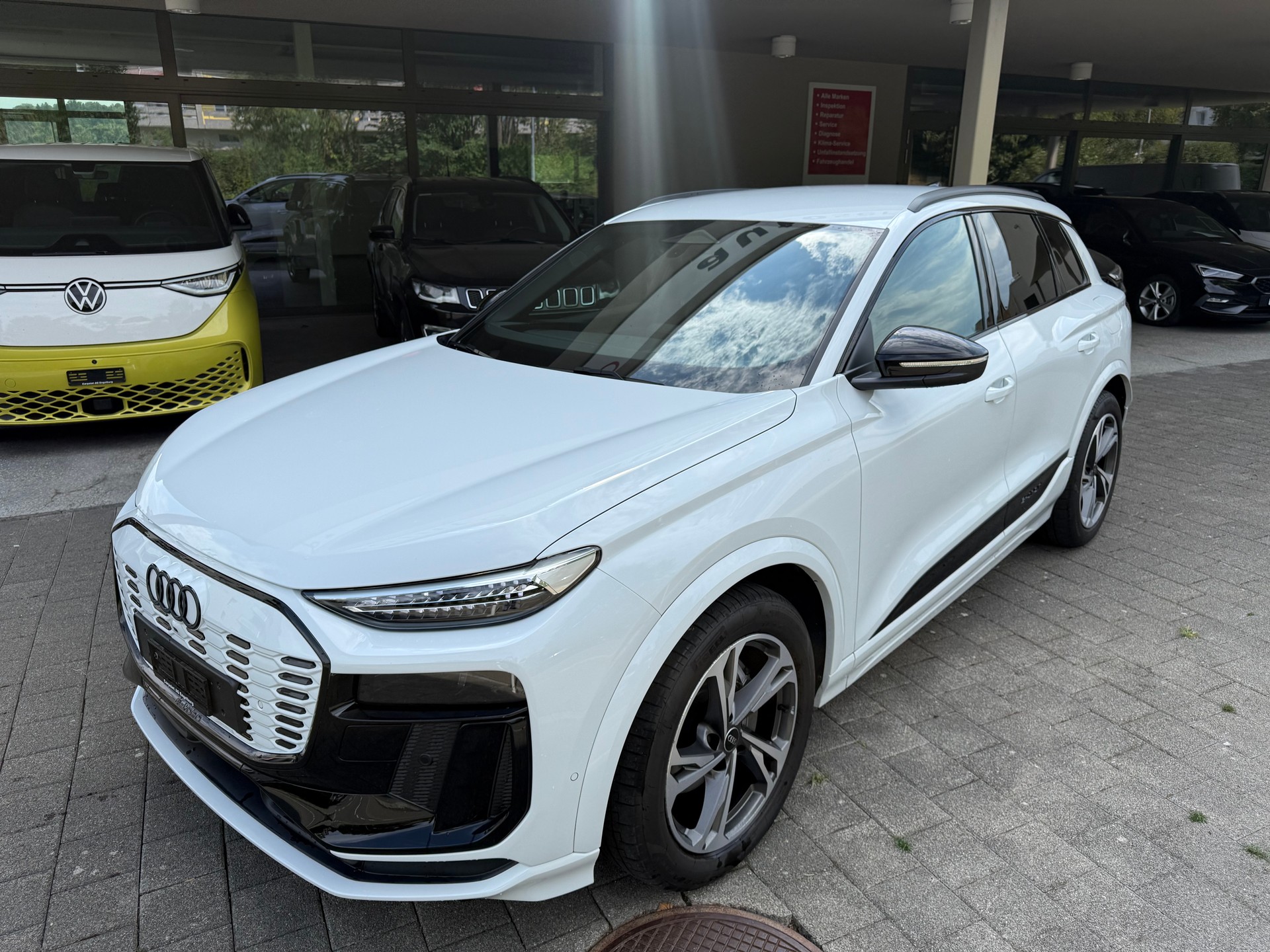 AUDI Q6 e-tron quattro