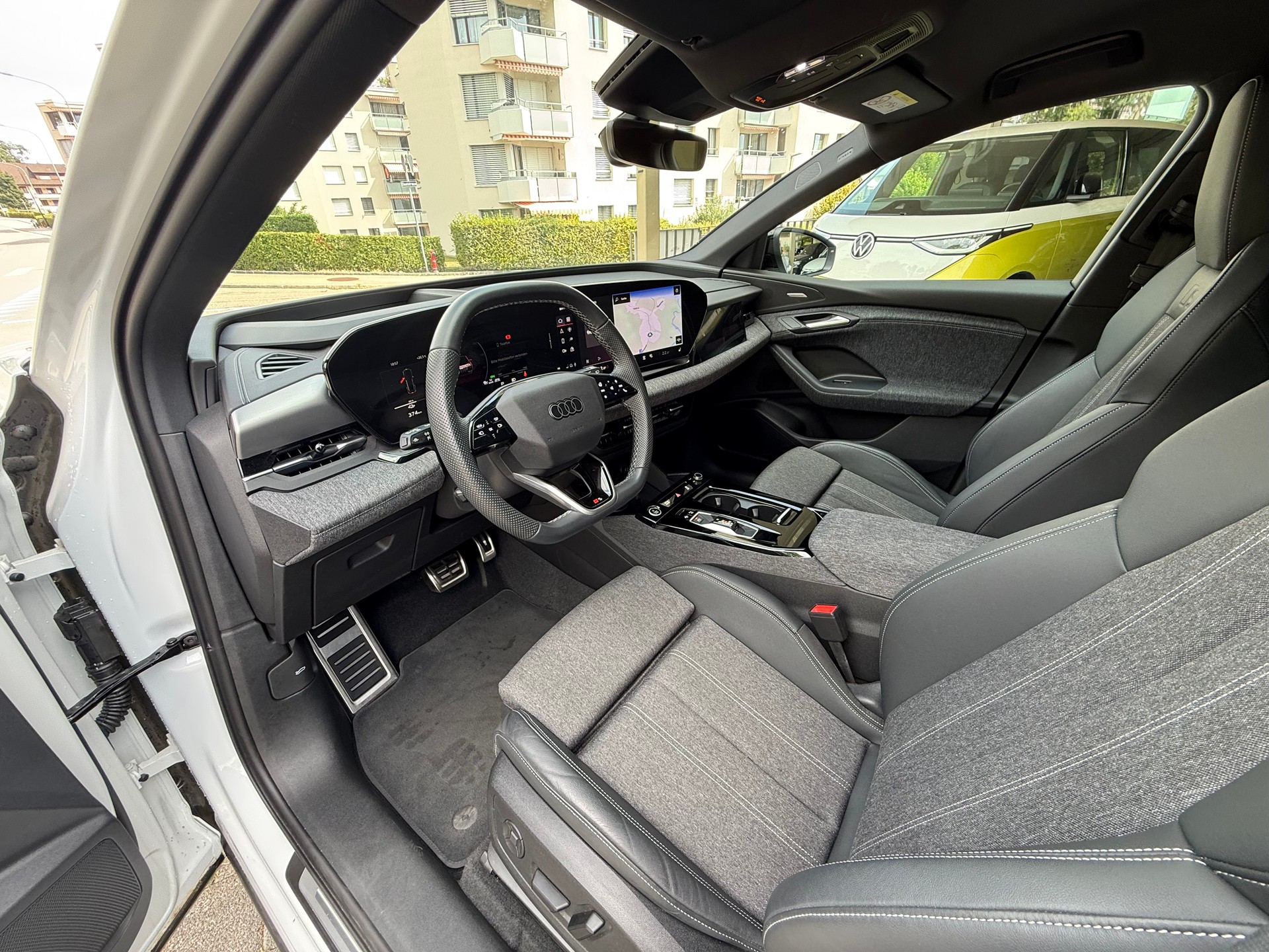 AUDI Q6 e-tron quattro-image-4