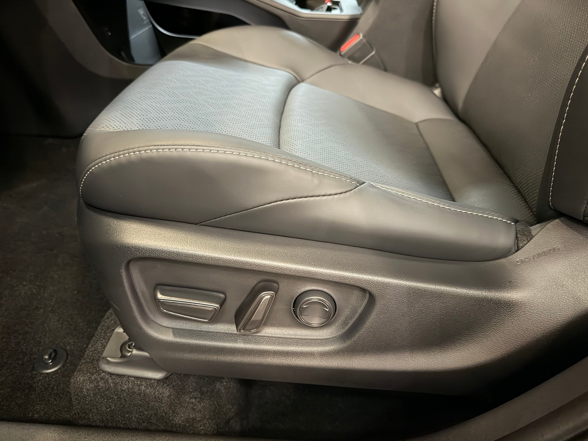 SUBARU Uncharted eV Luxury 77 kWh AWD-image-14