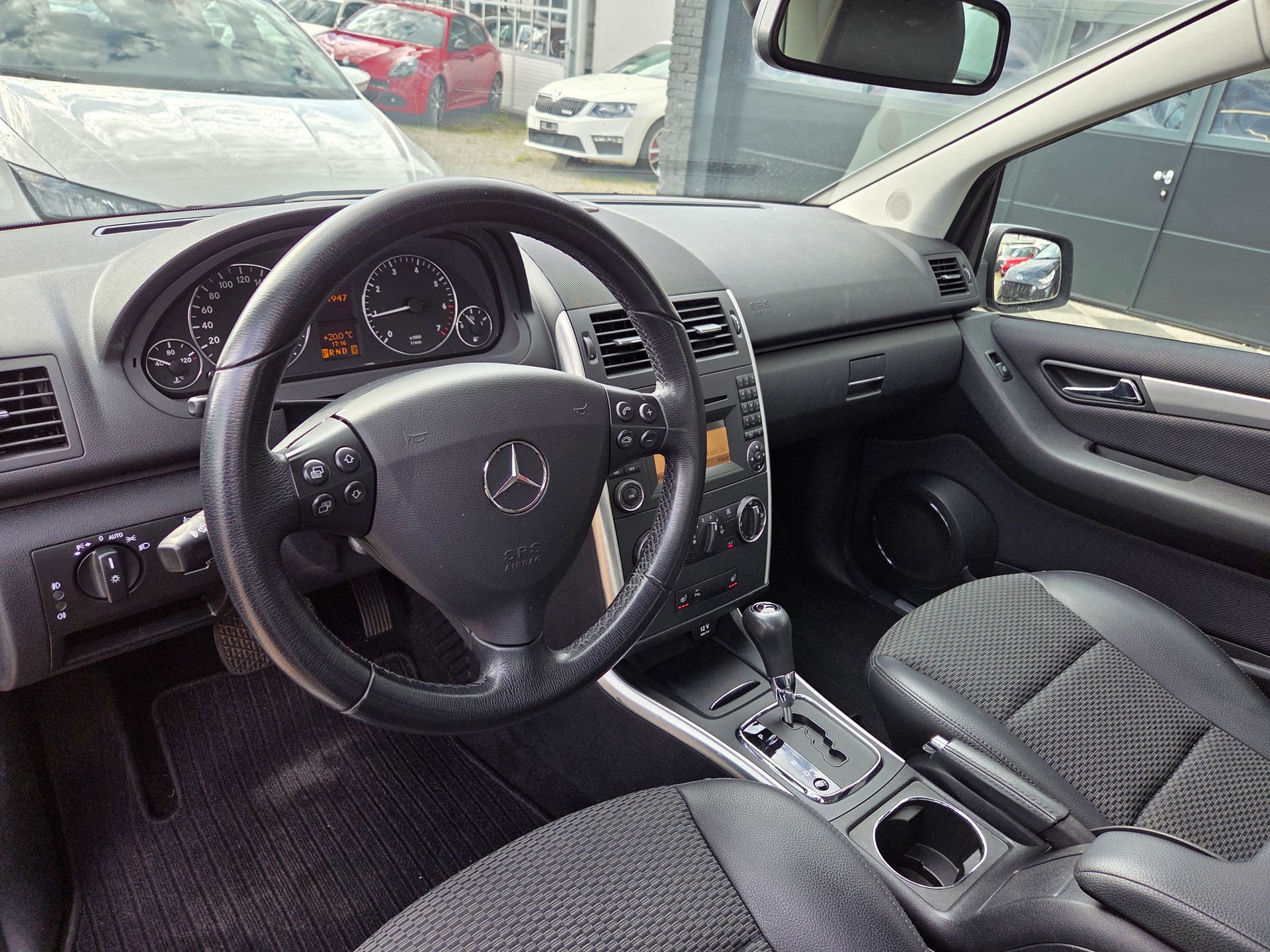 MERCEDES-BENZ A 180 (170) Avantgarde Autotronic-image-11