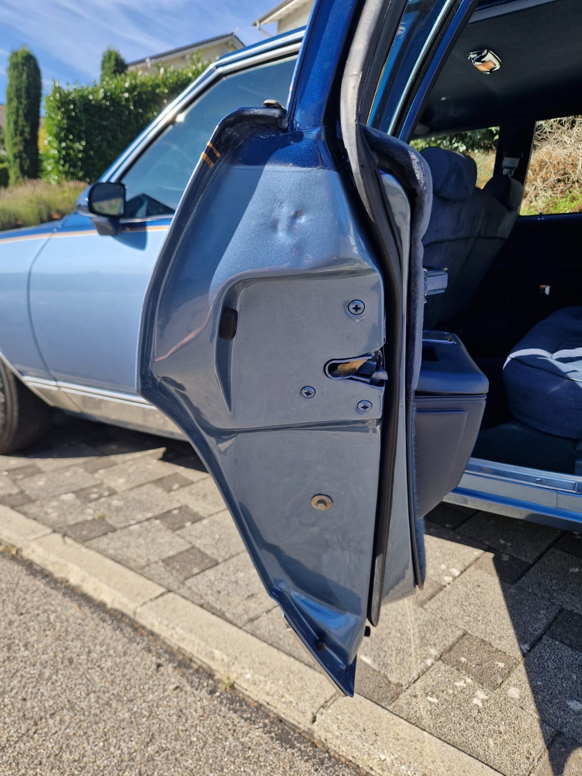 CHEVROLET 5.0 V8 Brougham Sedan-image-7