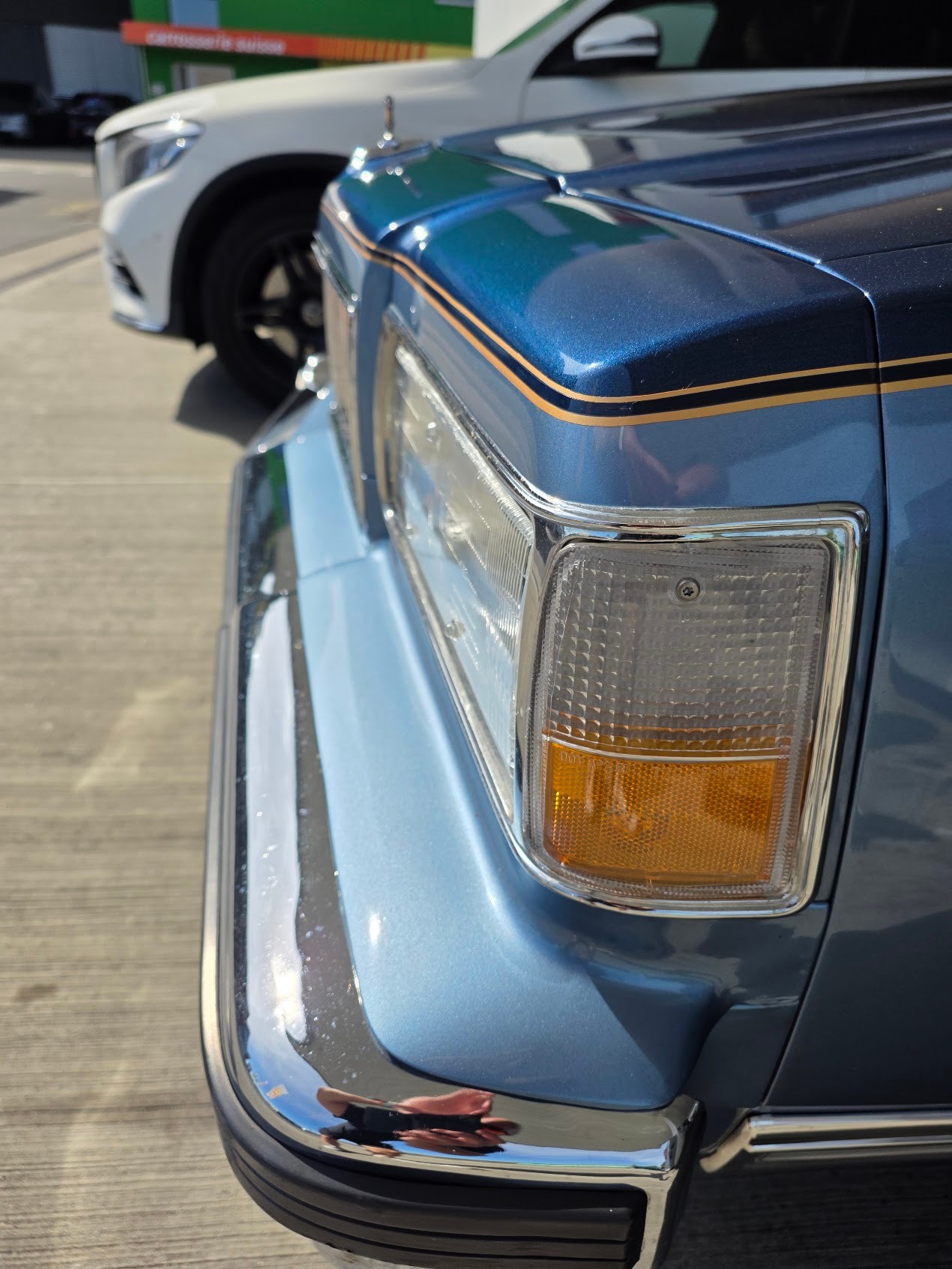CHEVROLET 5.0 V8 Brougham Sedan-image-3