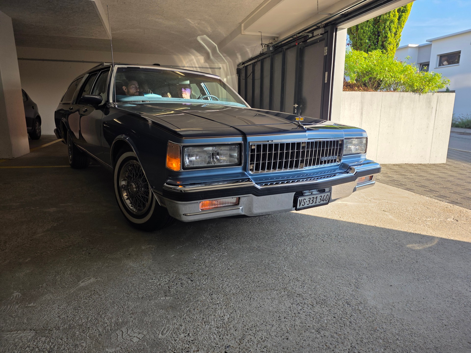CHEVROLET 5.0 V8 Brougham Sedan-image-5