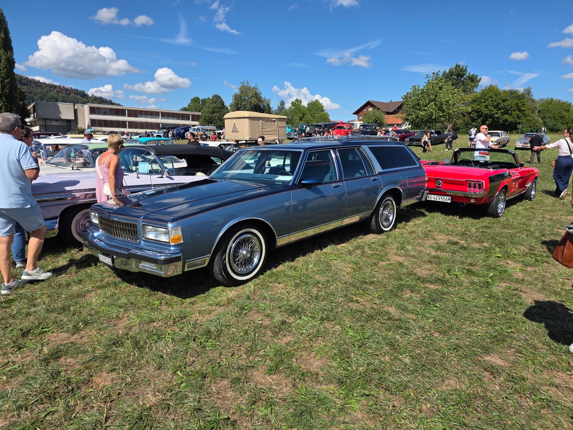 CHEVROLET 5.0 V8 Brougham Sedan