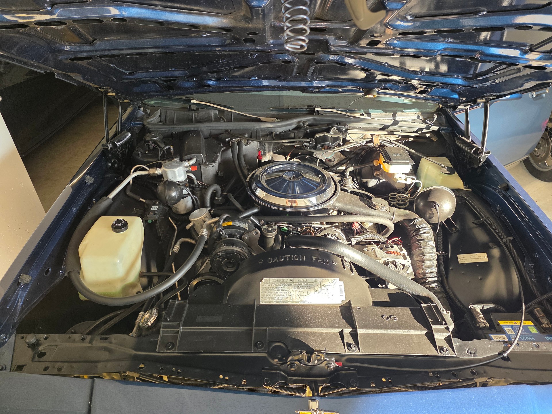 CHEVROLET 5.0 V8 Brougham Sedan-image-16