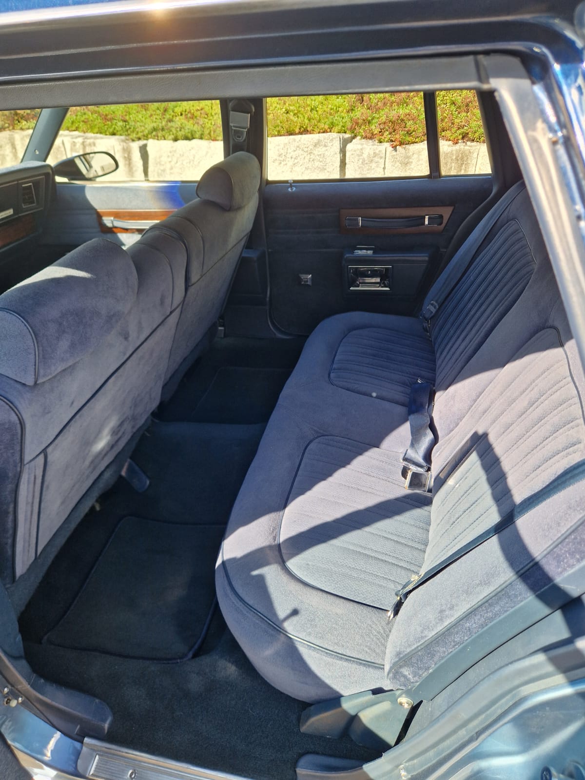 CHEVROLET 5.0 V8 Brougham Sedan-image-12