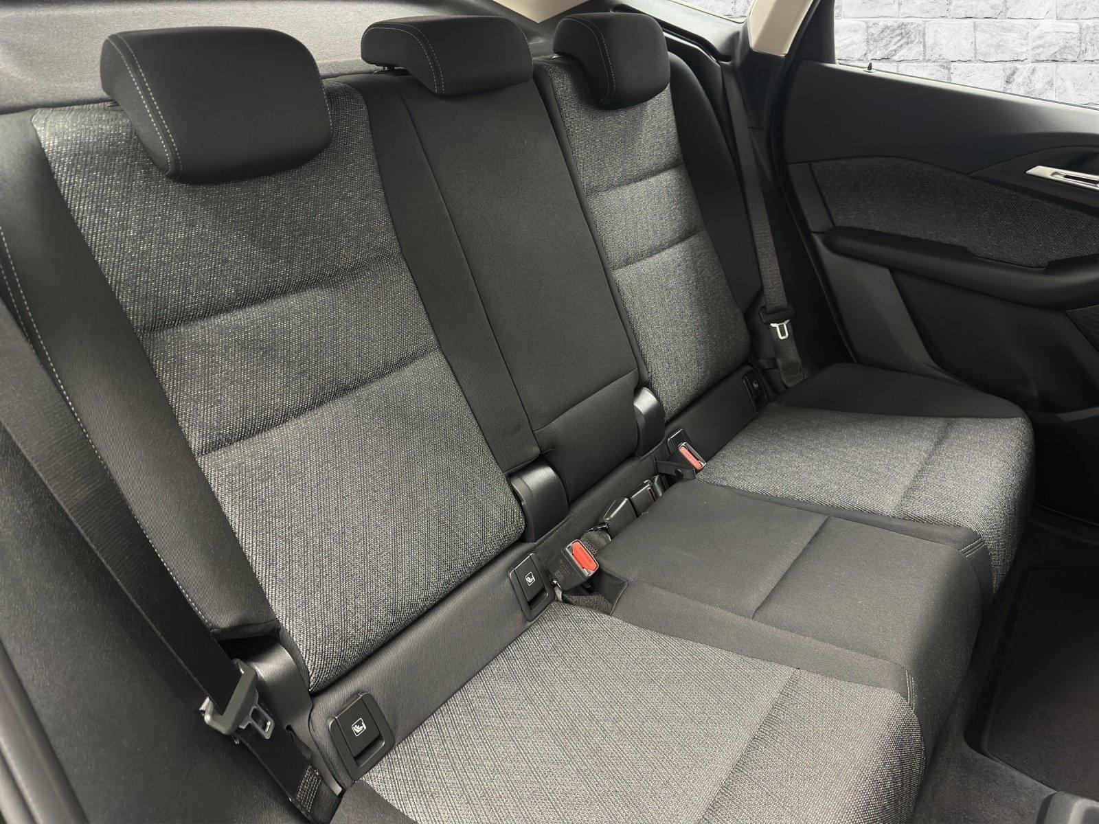 BMW 225e xDrive Active Tourer-image-15
