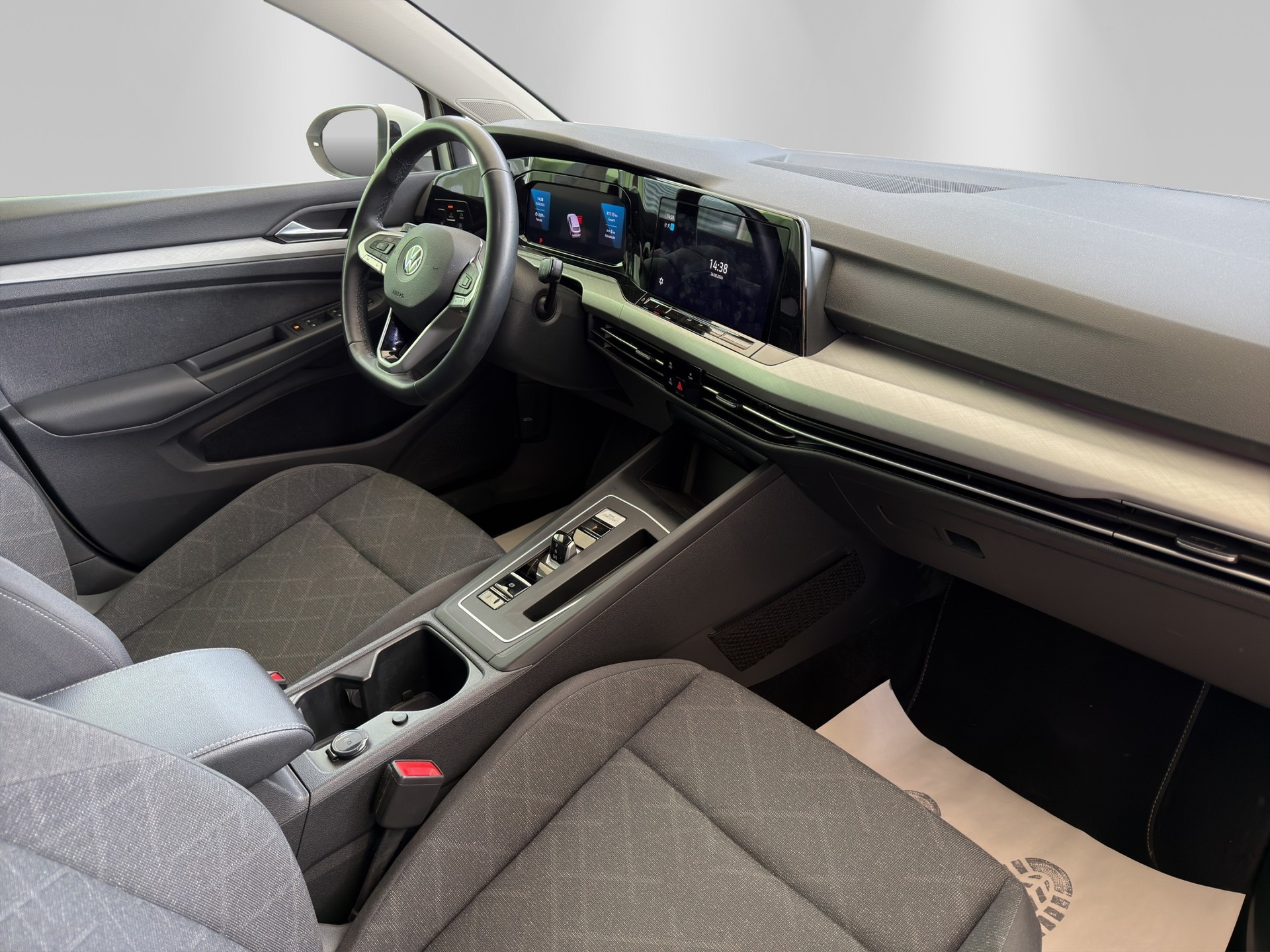 VW Golf Variant 2.0 TDI Life DSG-image-12