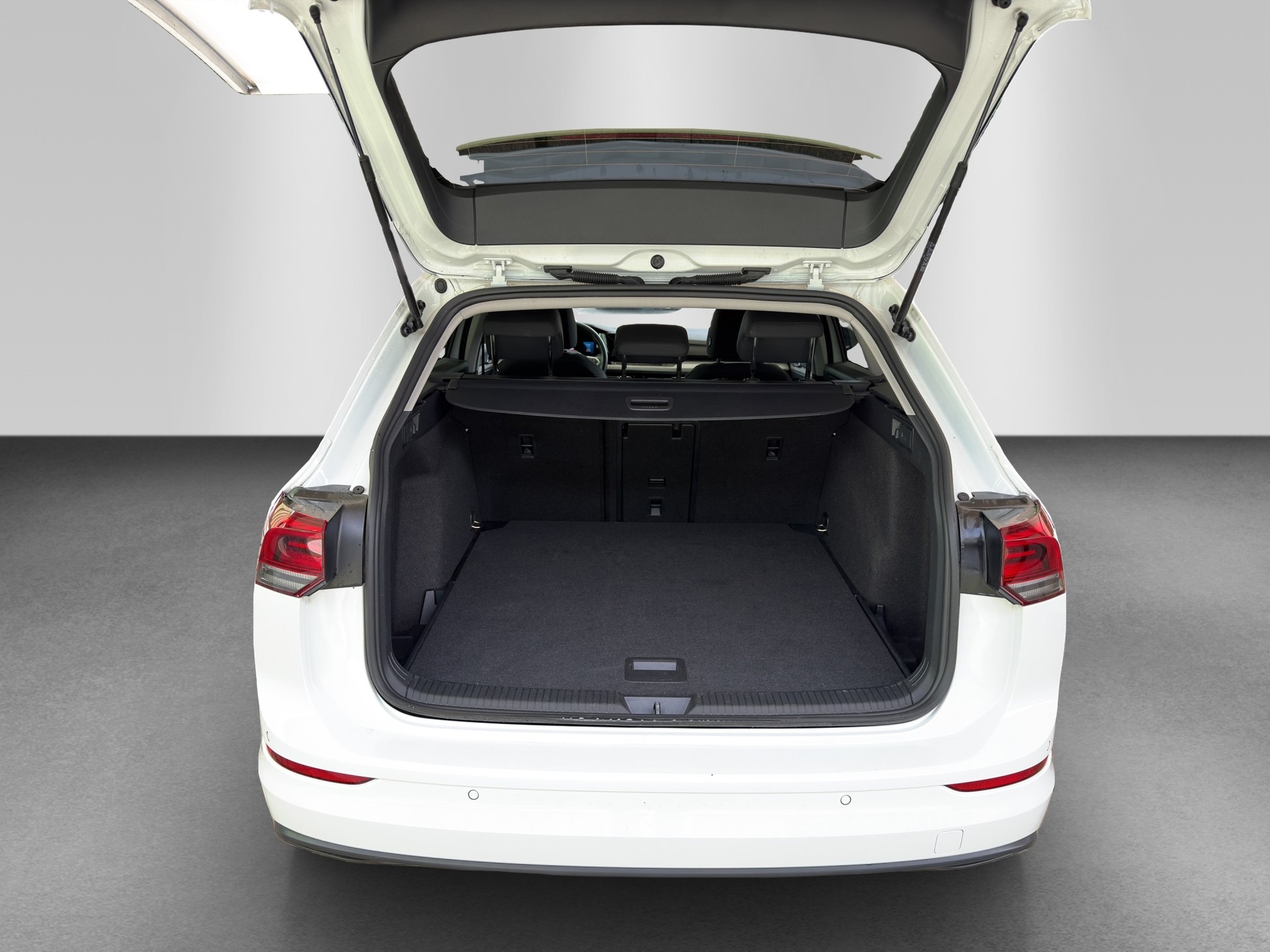 VW Golf Variant 2.0 TDI Life DSG-image-15