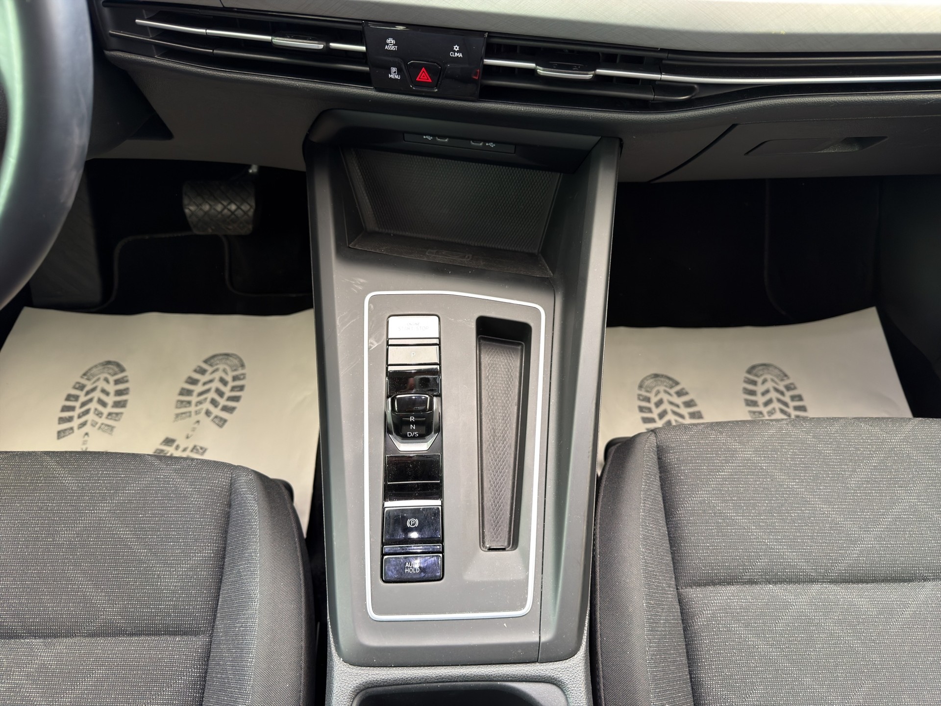 VW Golf Variant 2.0 TDI Life DSG-image-10