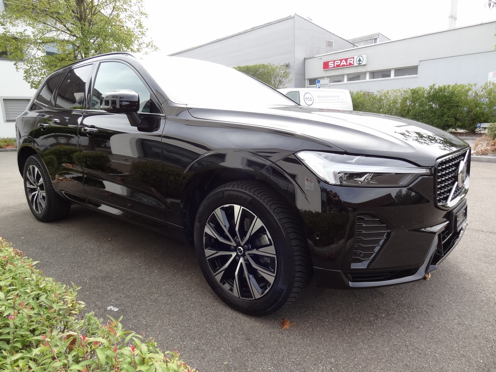 VOLVO XC60 B5 Benzin Mild Hybrid AWD Plus Dark Geartronic-image-5