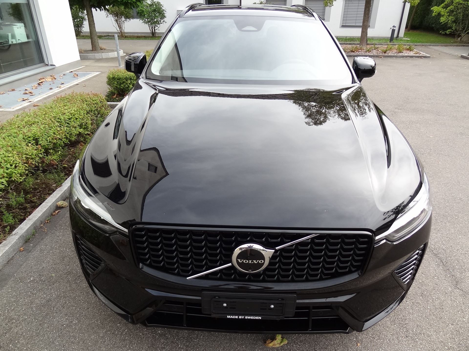 VOLVO XC60 B5 Benzin Mild Hybrid AWD Plus Dark Geartronic-image-6