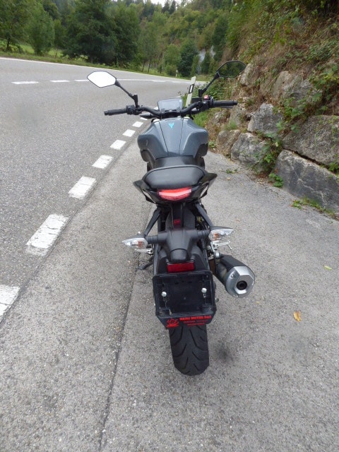 YAMAHA MT-125 ABS-showroom-element-3
