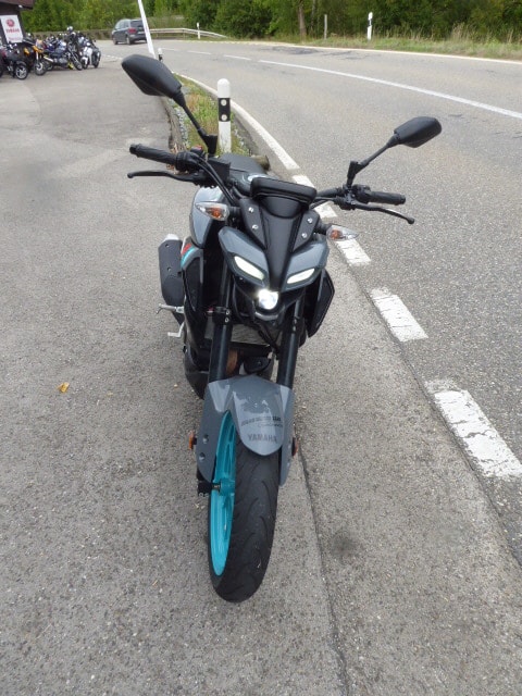 YAMAHA MT-125 ABS-showroom-element-1