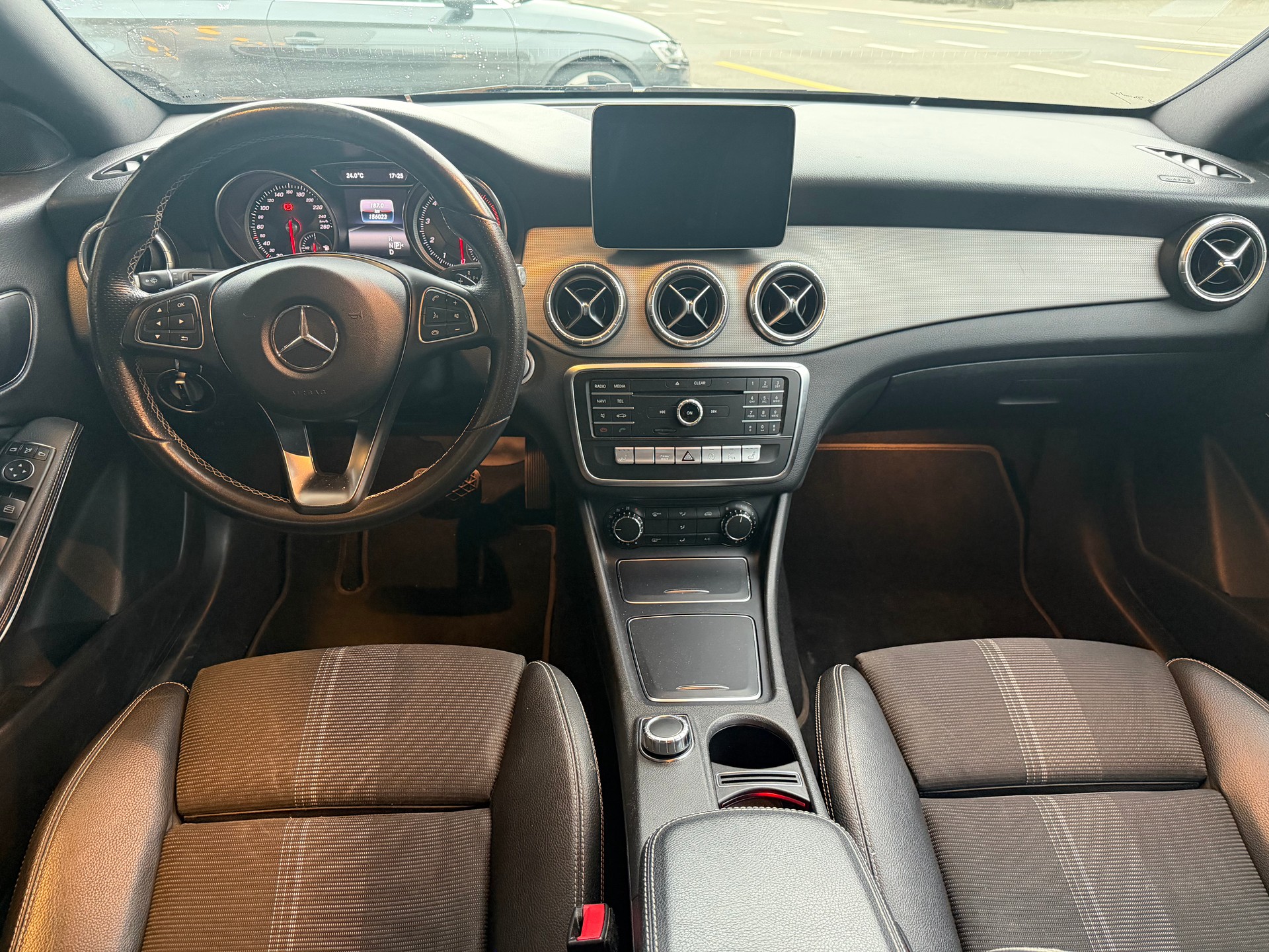 MERCEDES-BENZ CLA Shooting Brake 200 7G-DCT-image-6