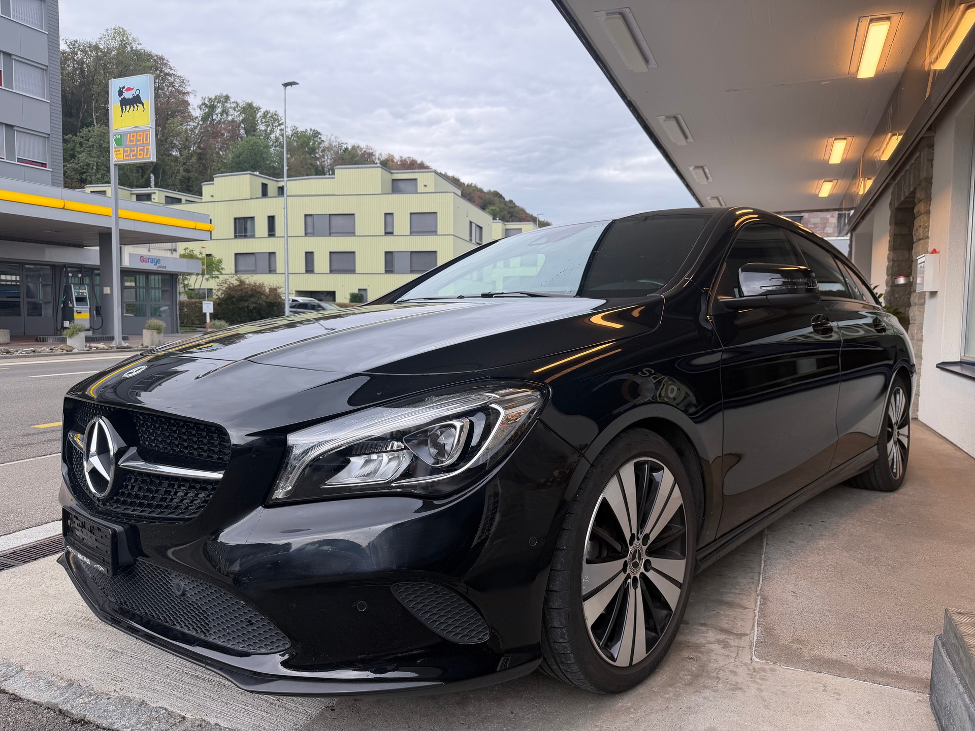 MERCEDES-BENZ CLA Shooting Brake 200 7G-DCT-image-0