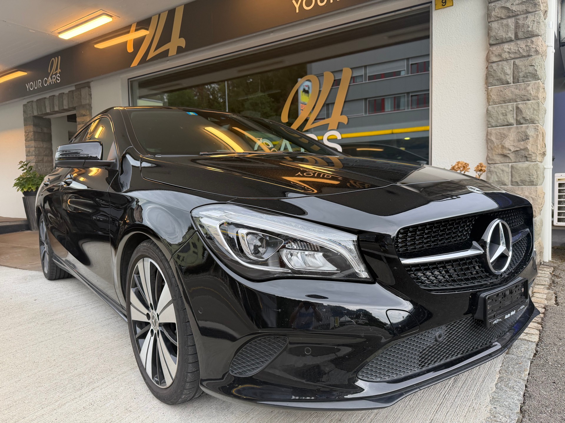MERCEDES-BENZ CLA Shooting Brake 200 7G-DCT-image-2