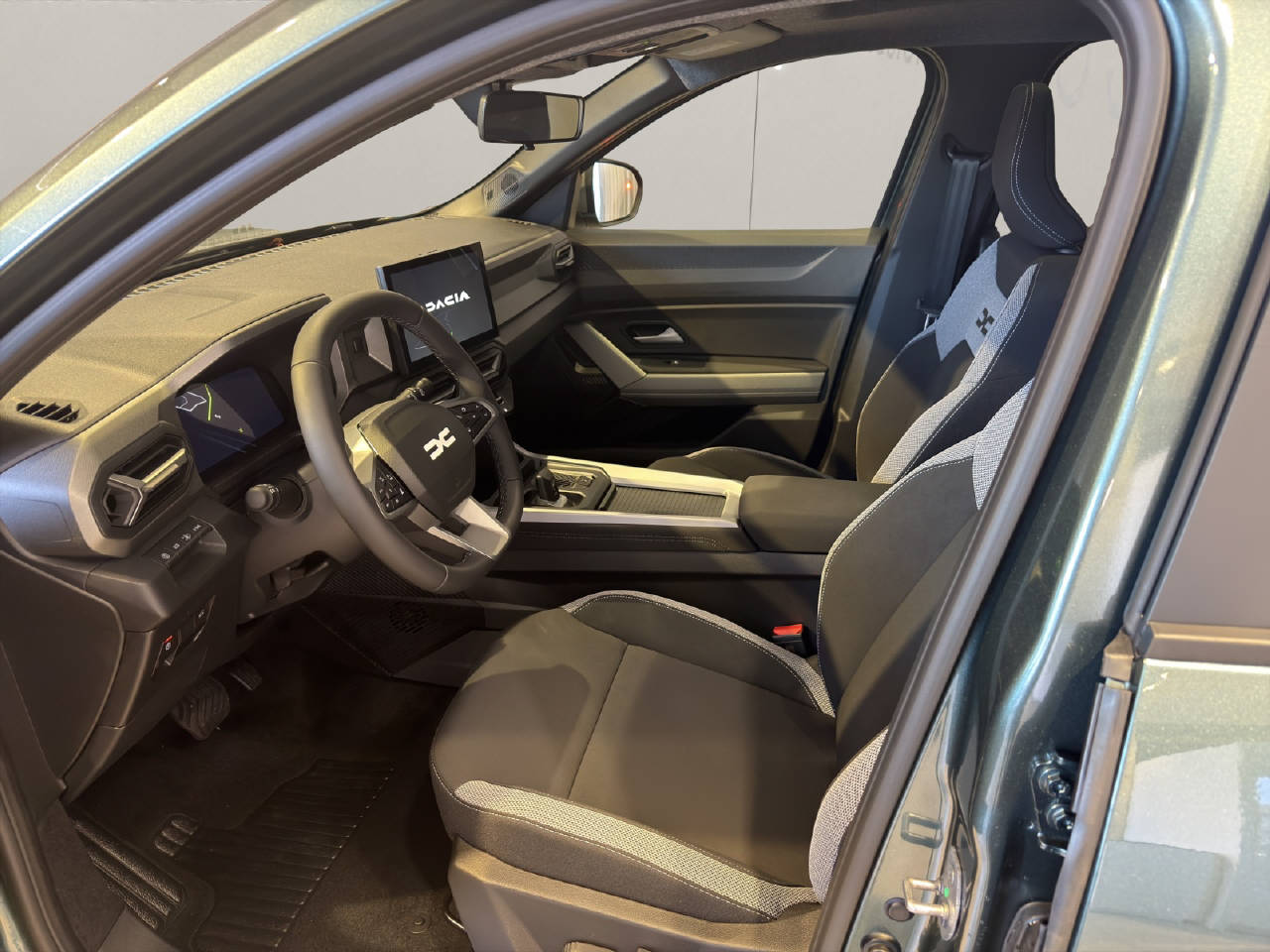 DACIA Bigster 1.8 Hybrid Journey-image-2