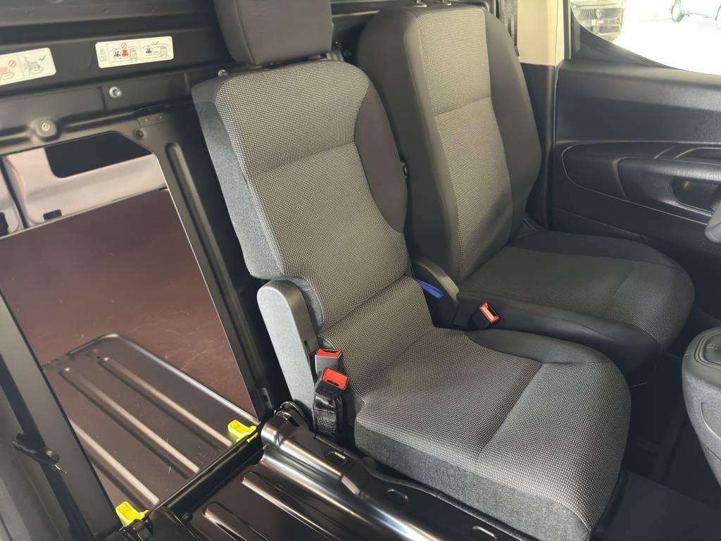 PEUGEOT Partner 1.5 Blue HDi Standard 650kg //Cabine Extenso/3 Places avant/Pack Visibilité-image-12