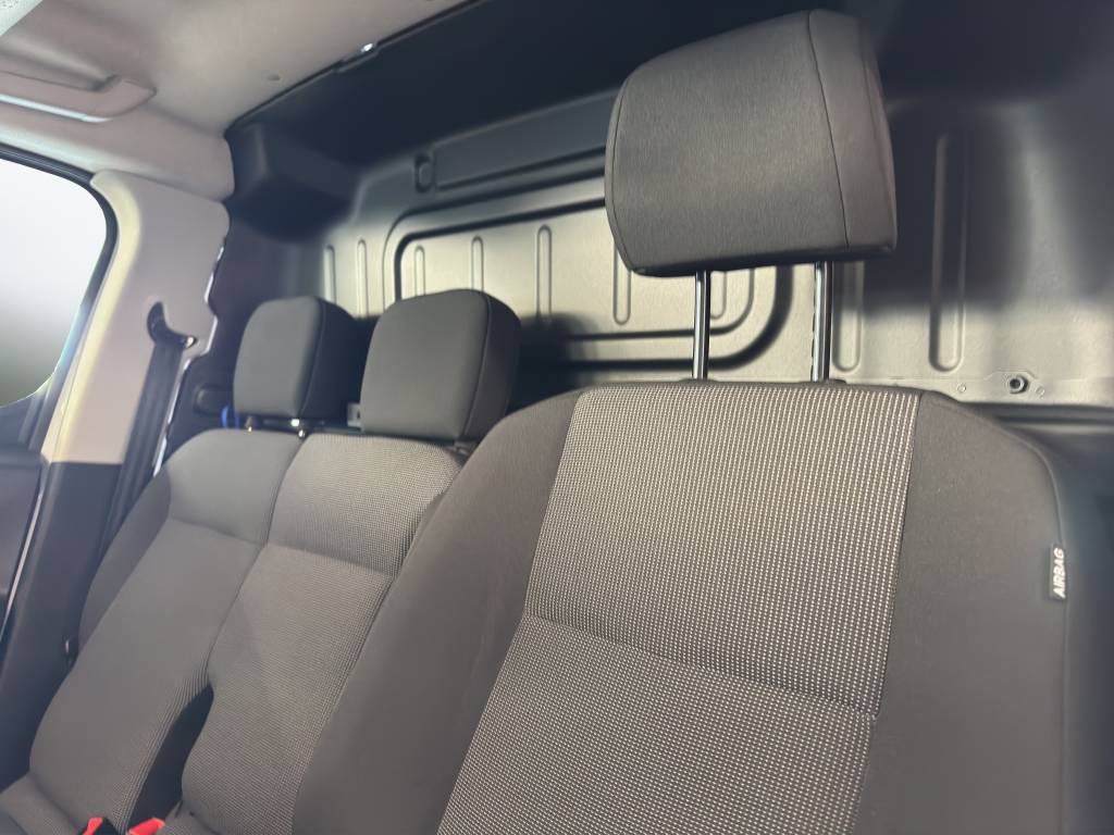 PEUGEOT Partner 1.5 Blue HDi Standard 650kg //Cabine Extenso/3 Places avant/Pack Visibilité-image-9