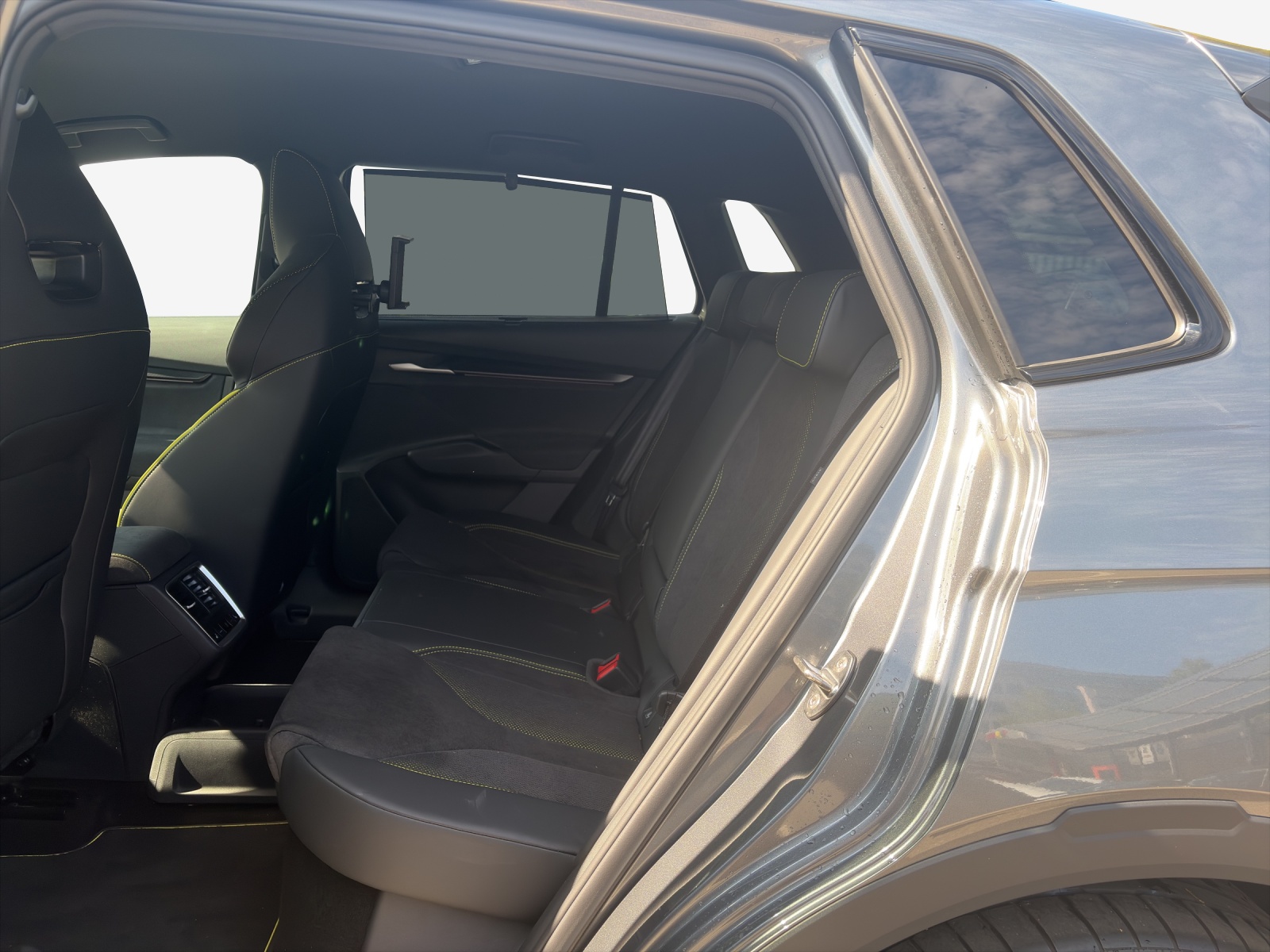 SKODA Elroq RS 4x4-image-12