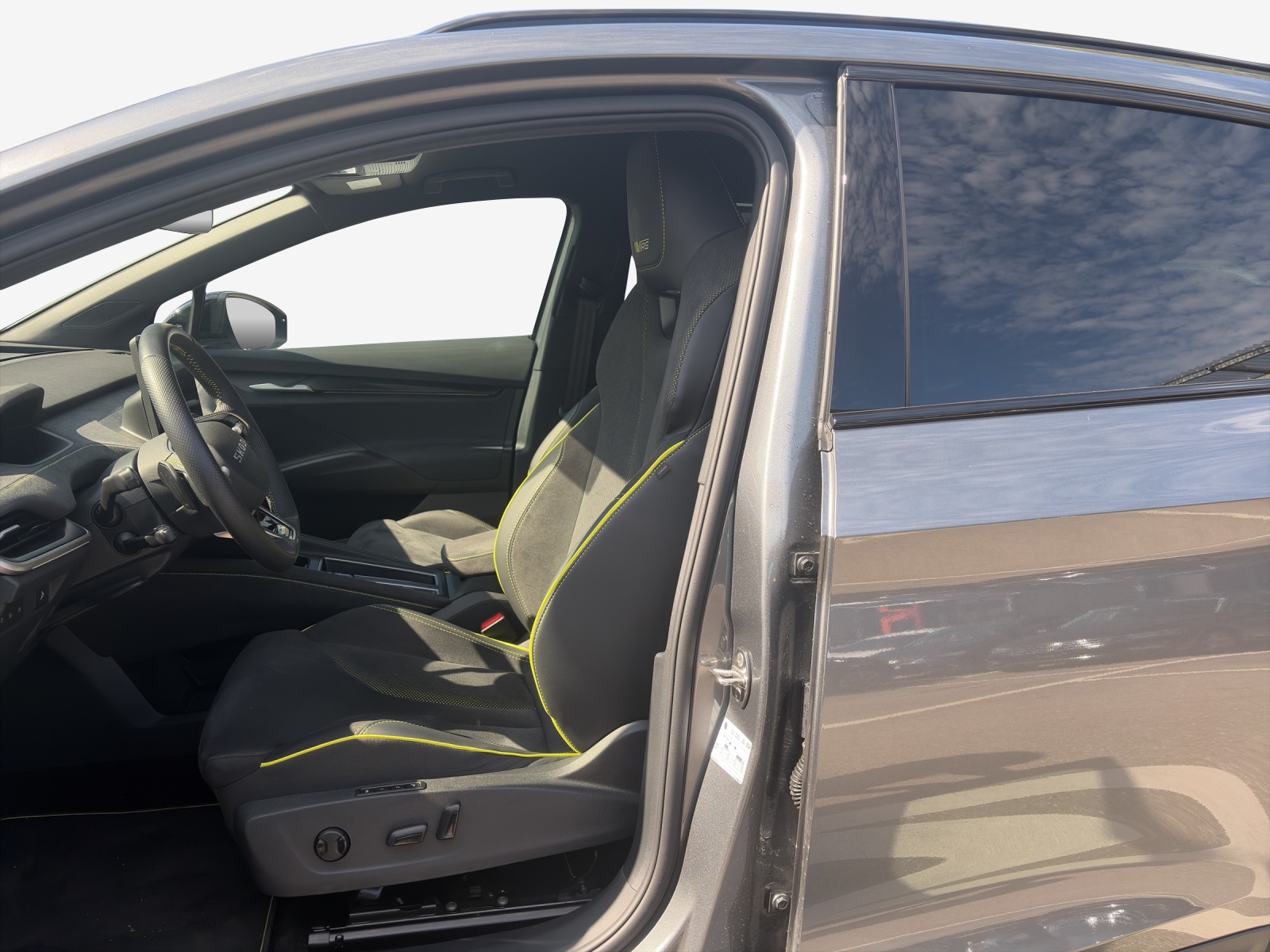 SKODA Elroq RS 4x4-image-8