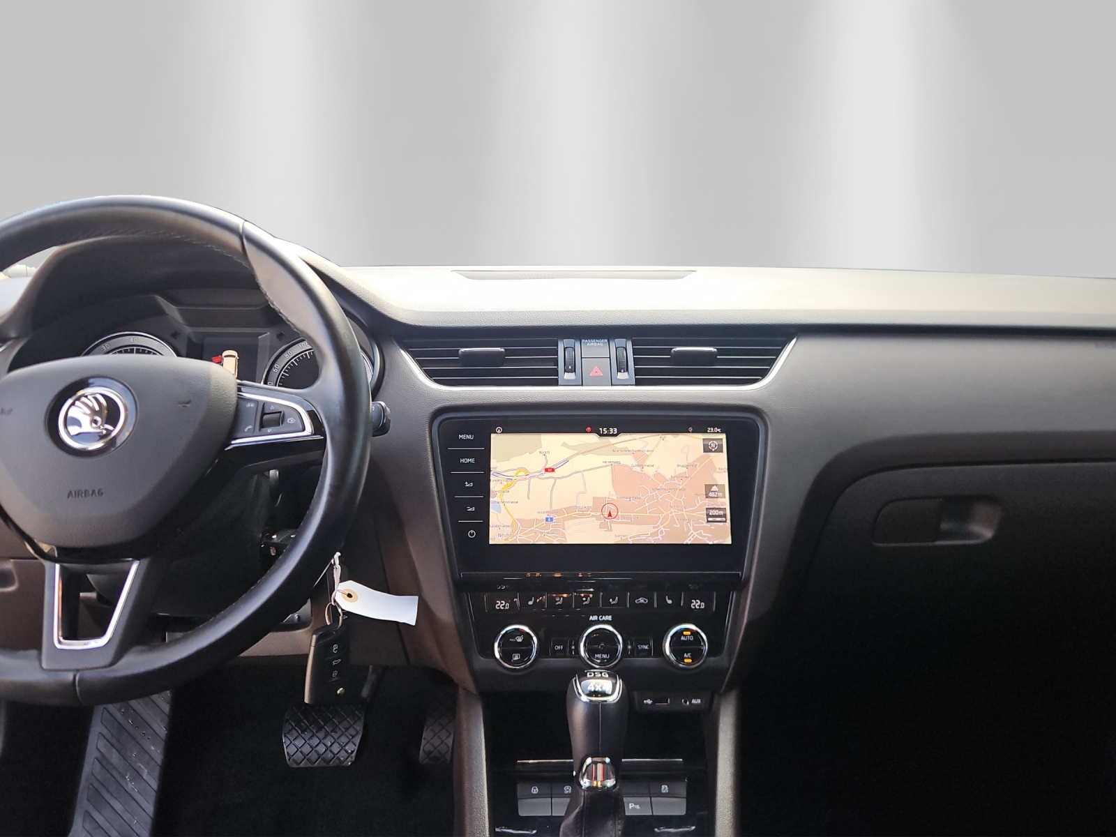 SKODA Octavia Combi 1.8 TSI L&K 4x4 DSG-image-4