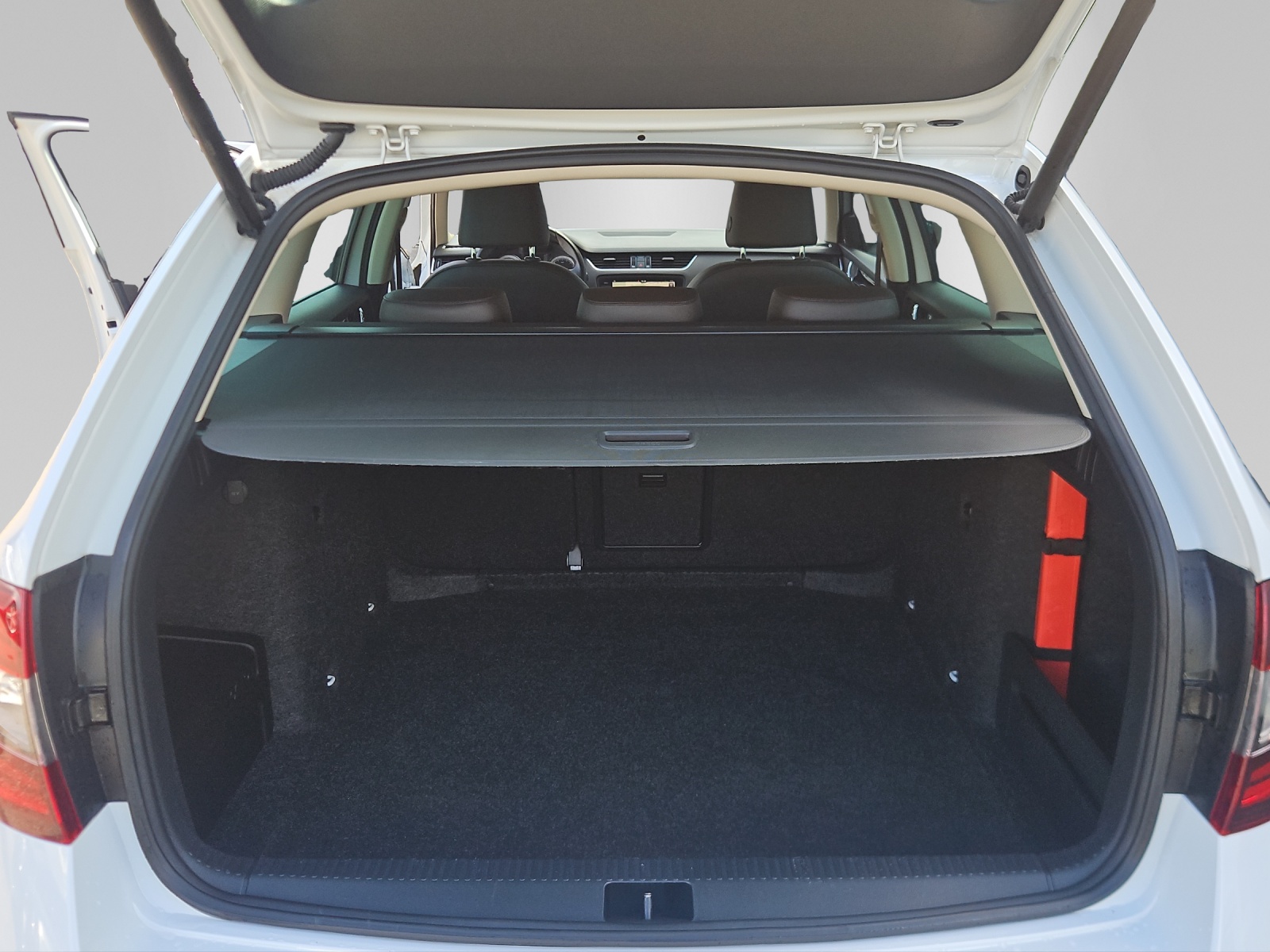 SKODA Octavia Combi 1.8 TSI L&K 4x4 DSG-image-7