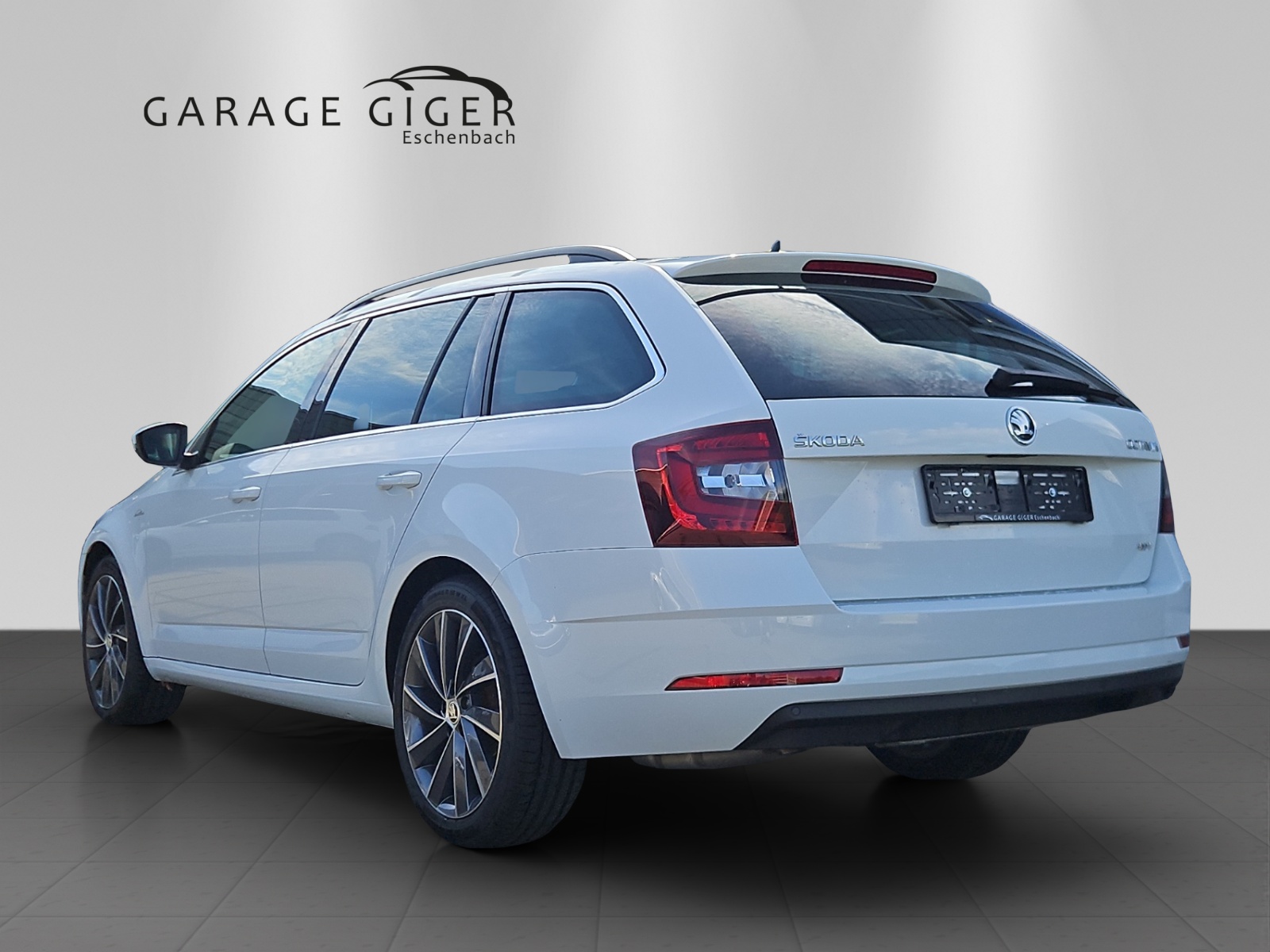 SKODA Octavia Combi 1.8 TSI L&K 4x4 DSG-image-2