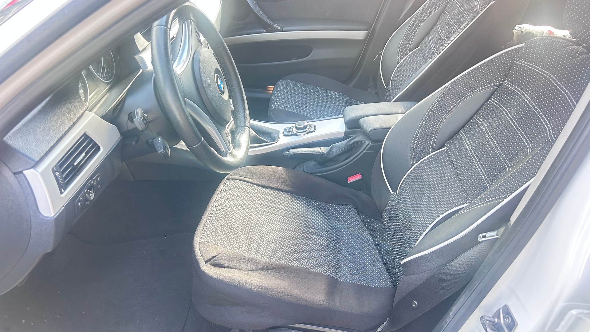 BMW 320d-image-6