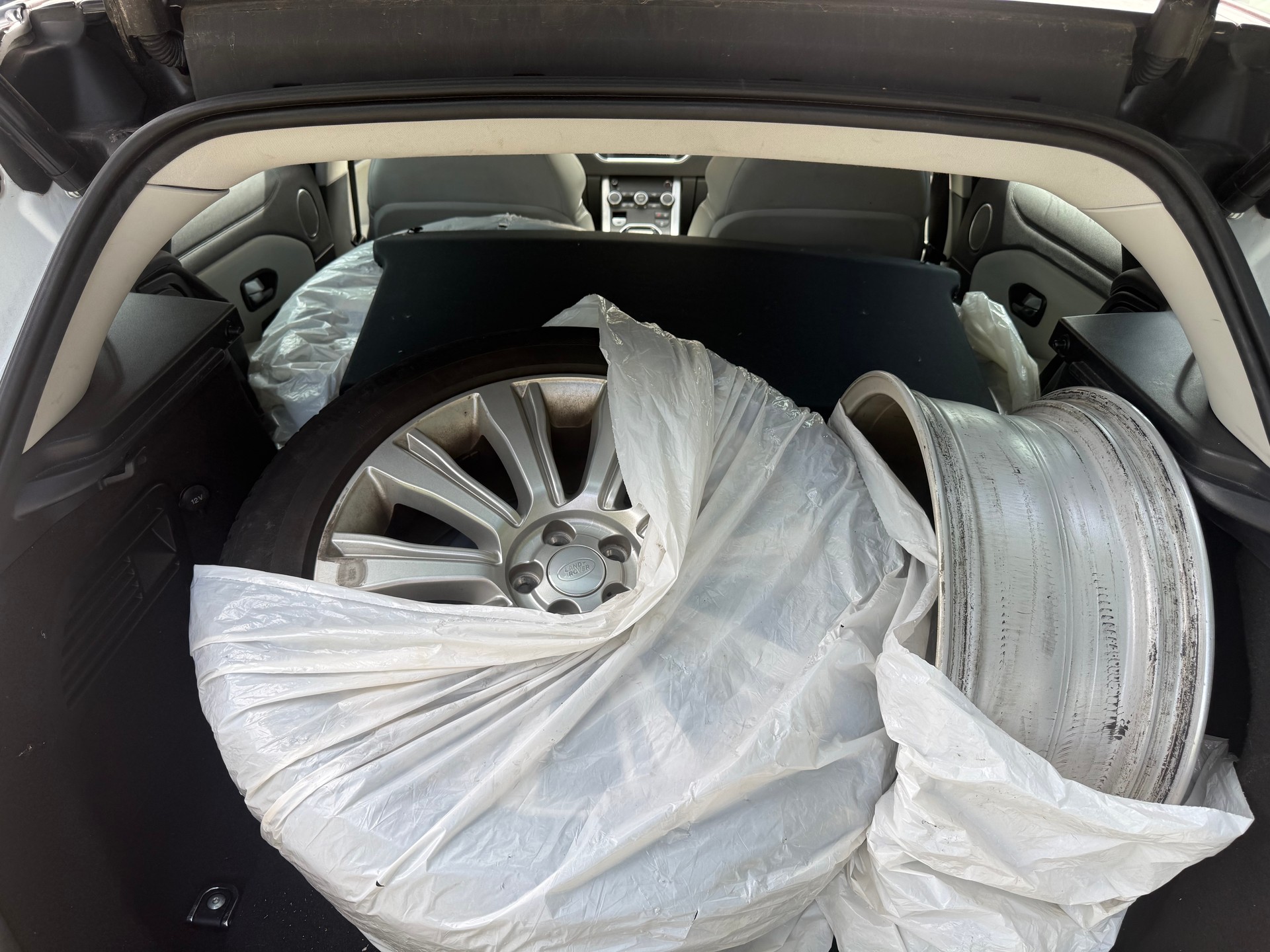 LAND ROVER Range Rover Evoque Convert. 2.0 TD4 SE Dynamic AT9-image-6