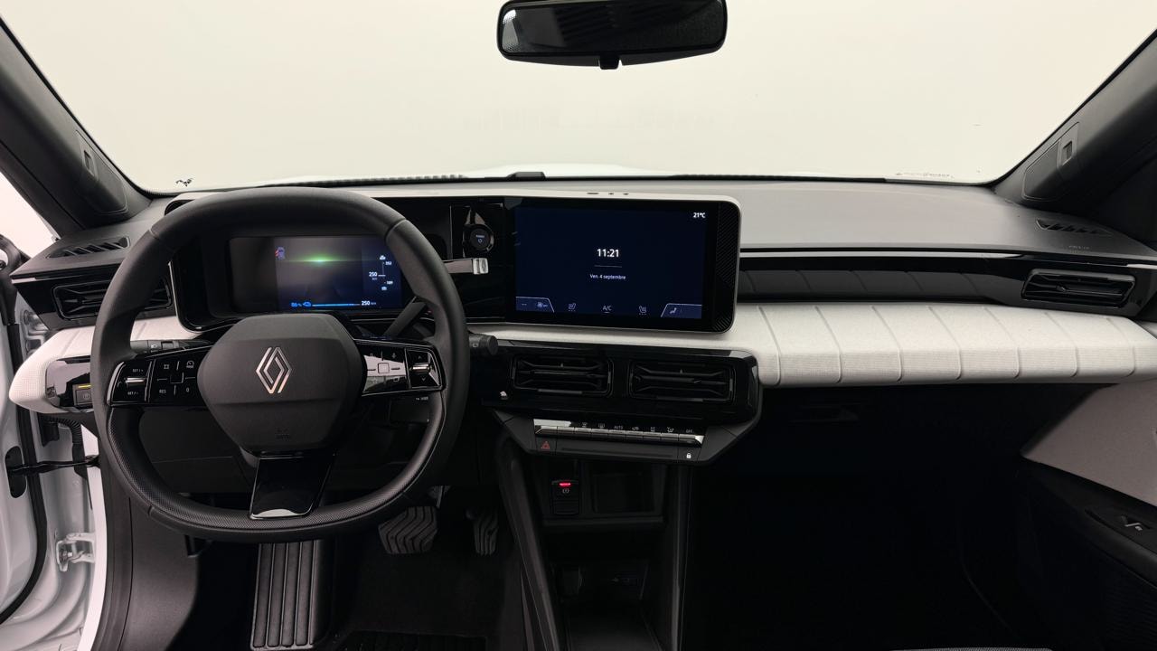 RENAULT R4 E-Tech Comfort Range 52 kWh Evolution-image-5