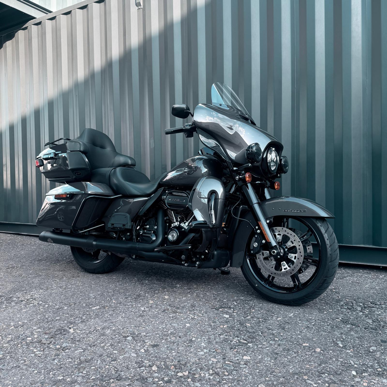HARLEY-DAVIDSON FLHTK Electra Glide Ultra Limited Black Finish114-showroom-element-1