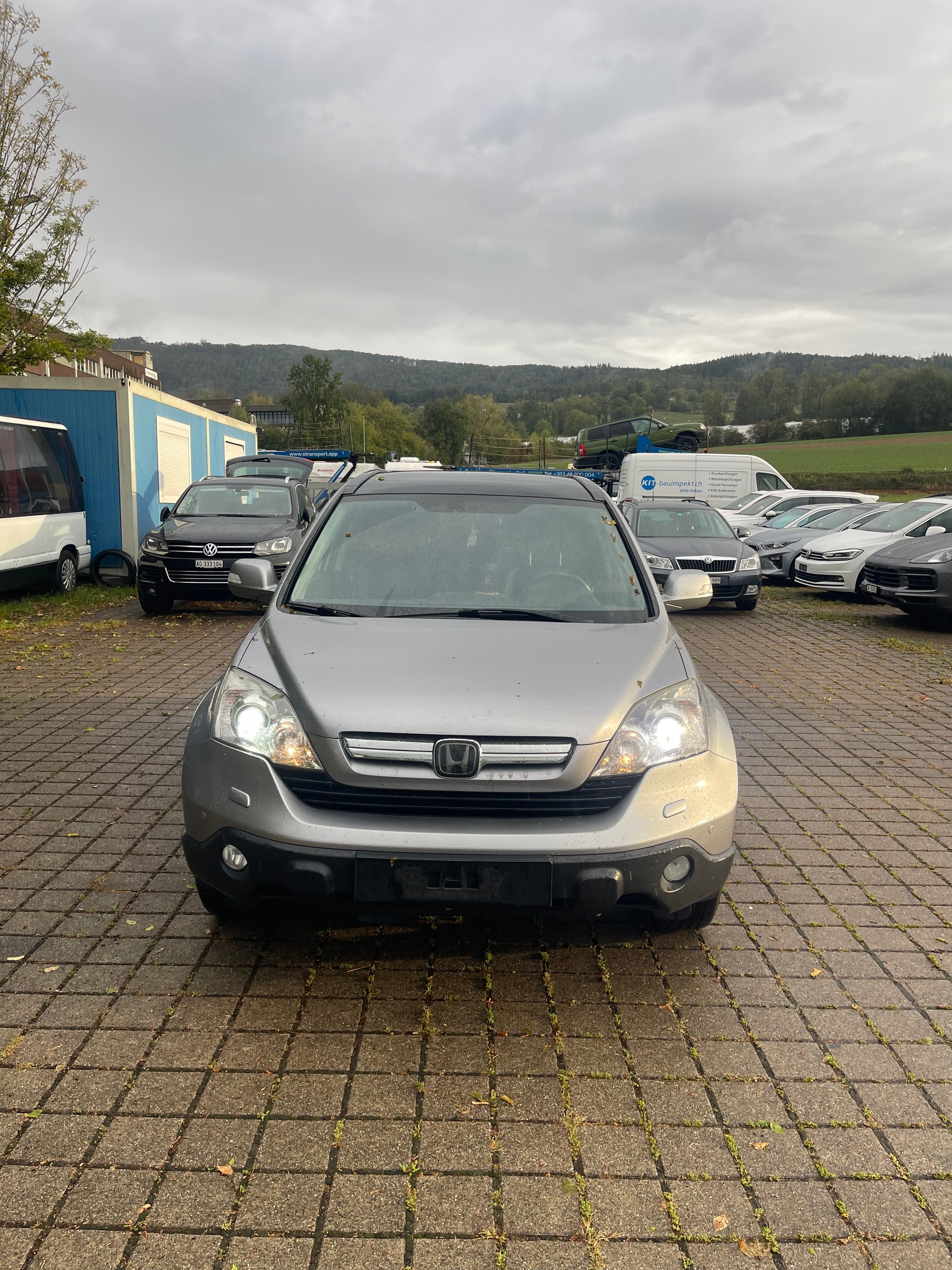 HONDA CR-V-image-1