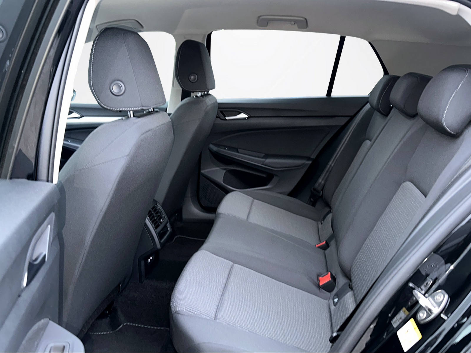 VW Golf Basis 1.5eTSI 115 CH-image-9