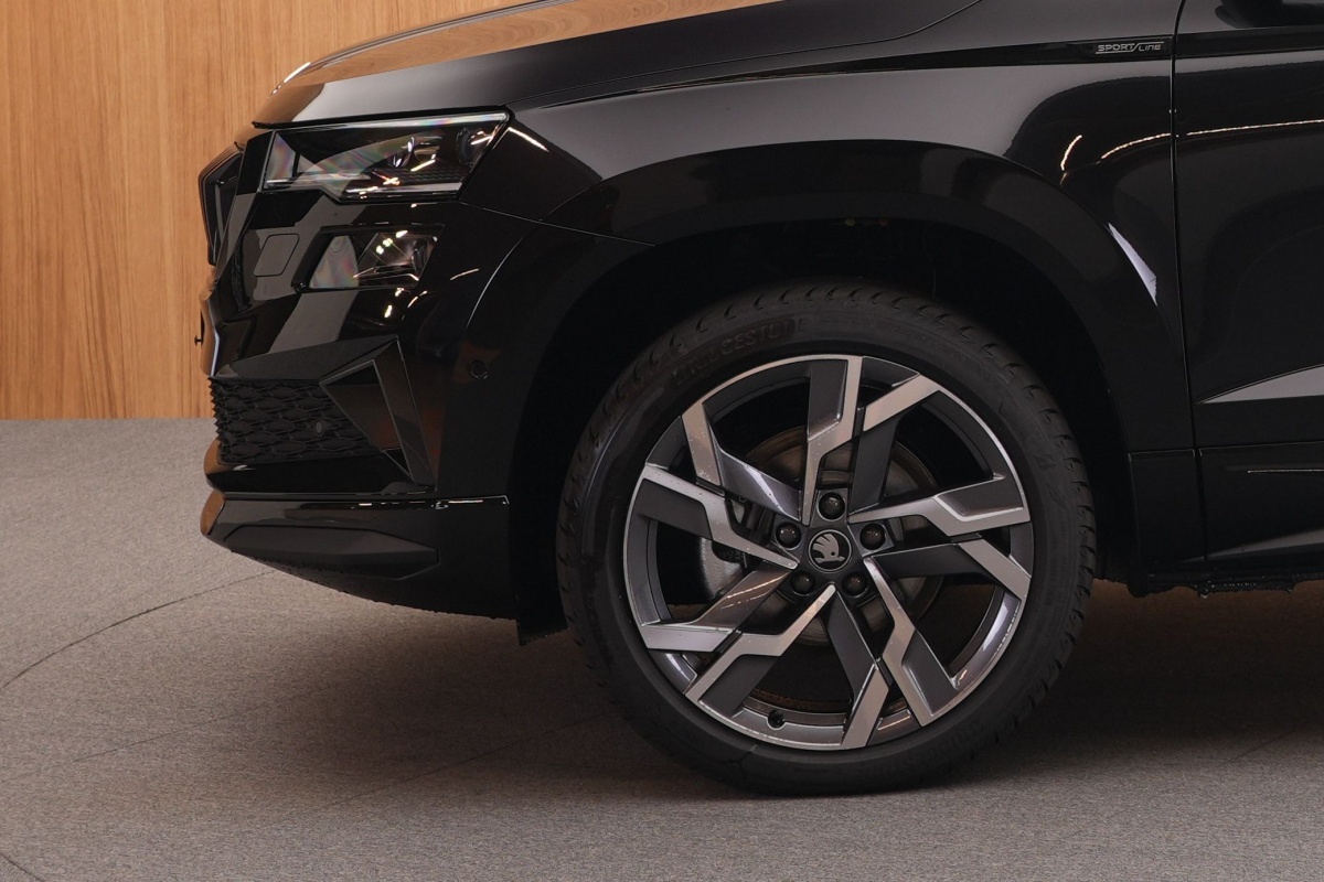 SKODA Karoq 2.0 TSI SportLine 4x4 DSG 190PS *inkl. AHK*-image-4