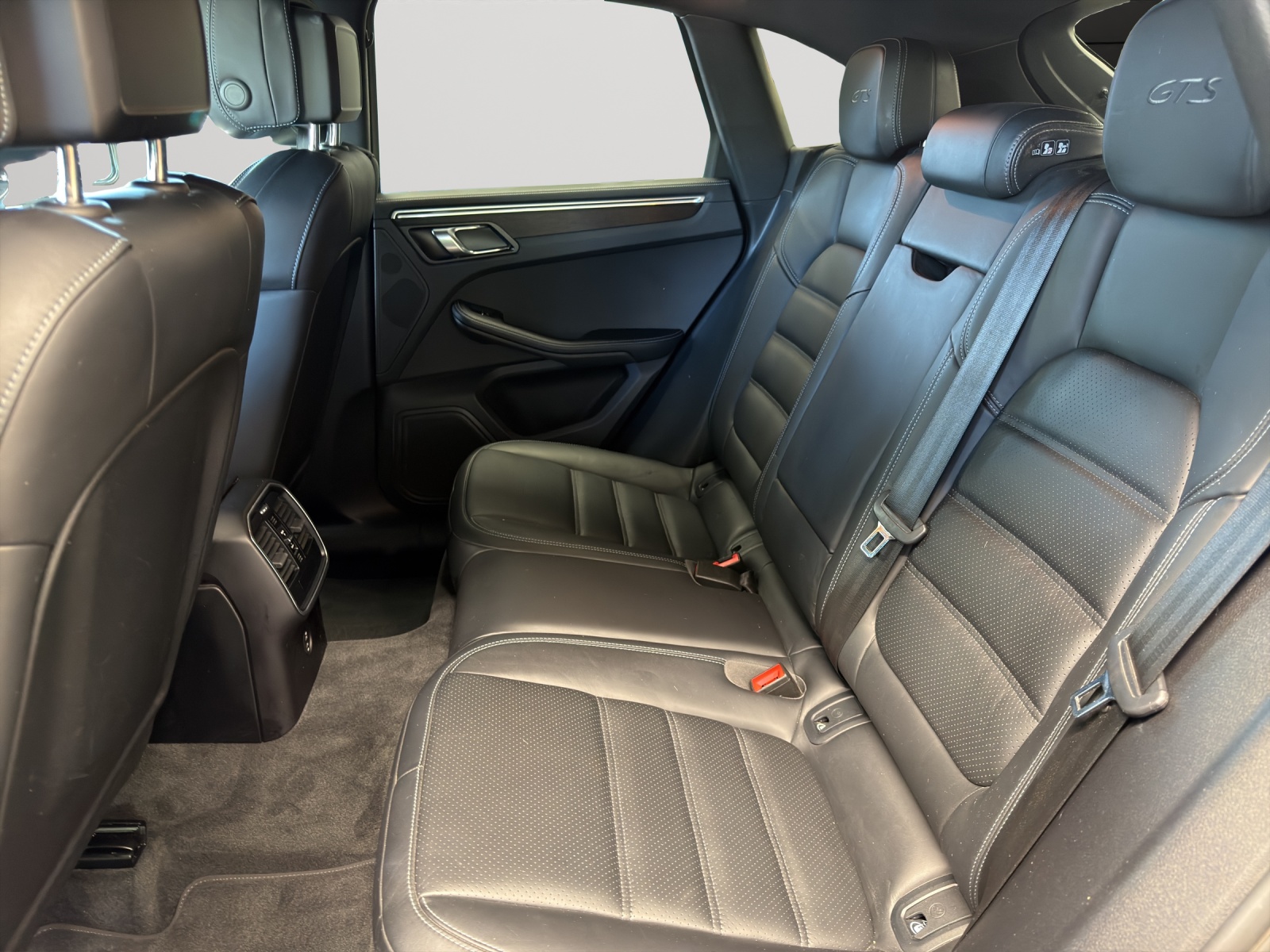 PORSCHE Macan GTS-image-15