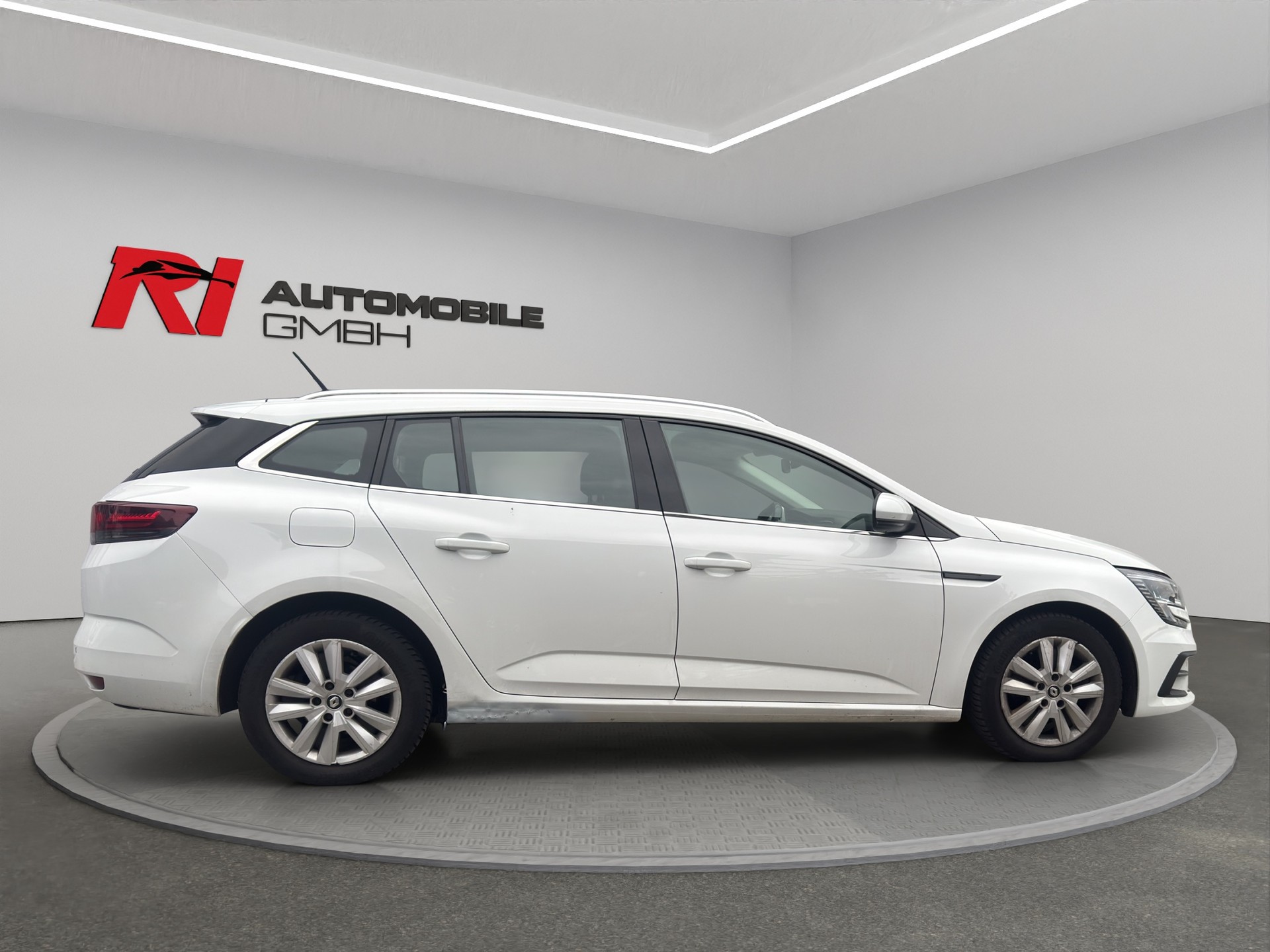 RENAULT Mégane Grandtour 1.5 dCi Business EDC-image-9