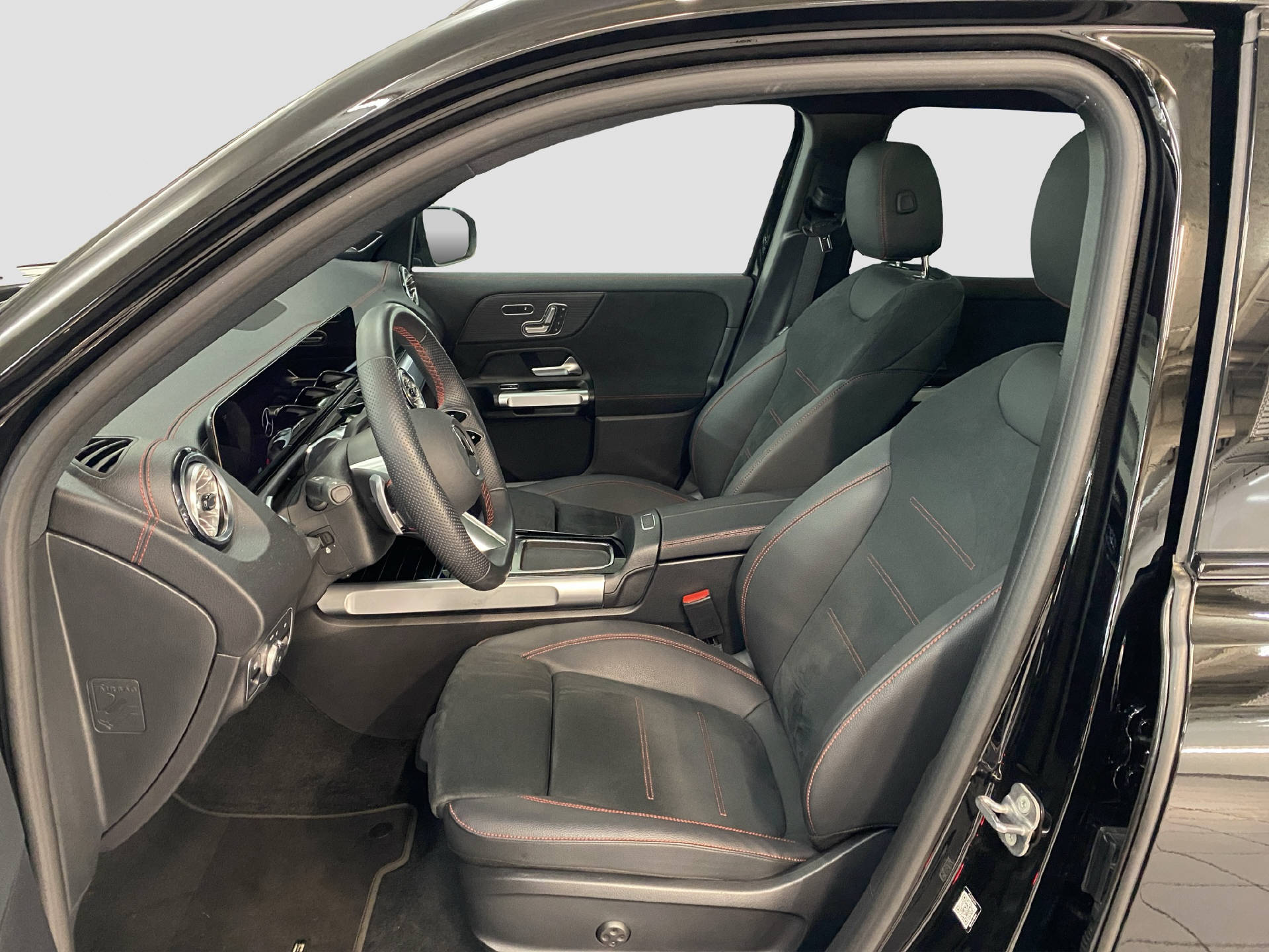 MERCEDES-BENZ EQB 350 Excellence AMG Line 4MATIC-image-7