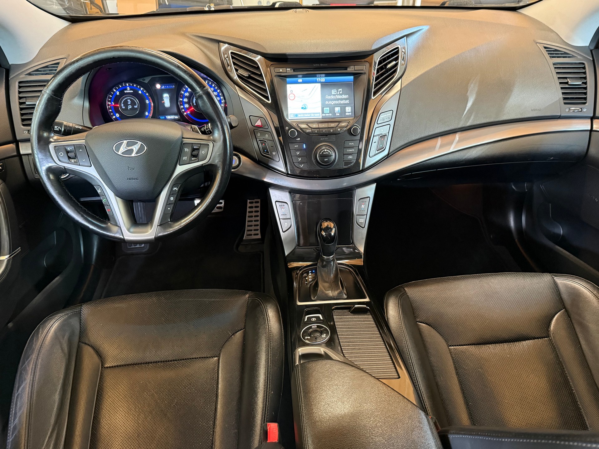 HYUNDAI i40 Wagon 1.7 CRDI Vertex Automatic-image-8