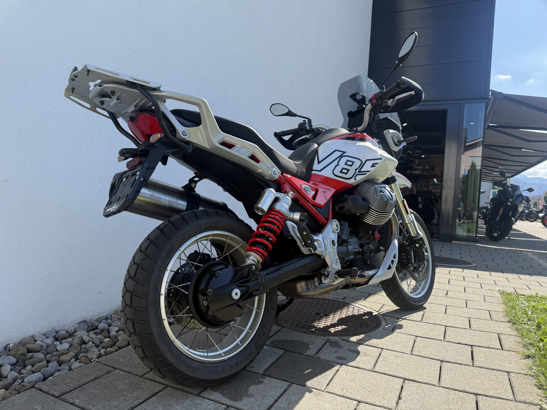 MOTO GUZZI V85 TT-showroom-element-2