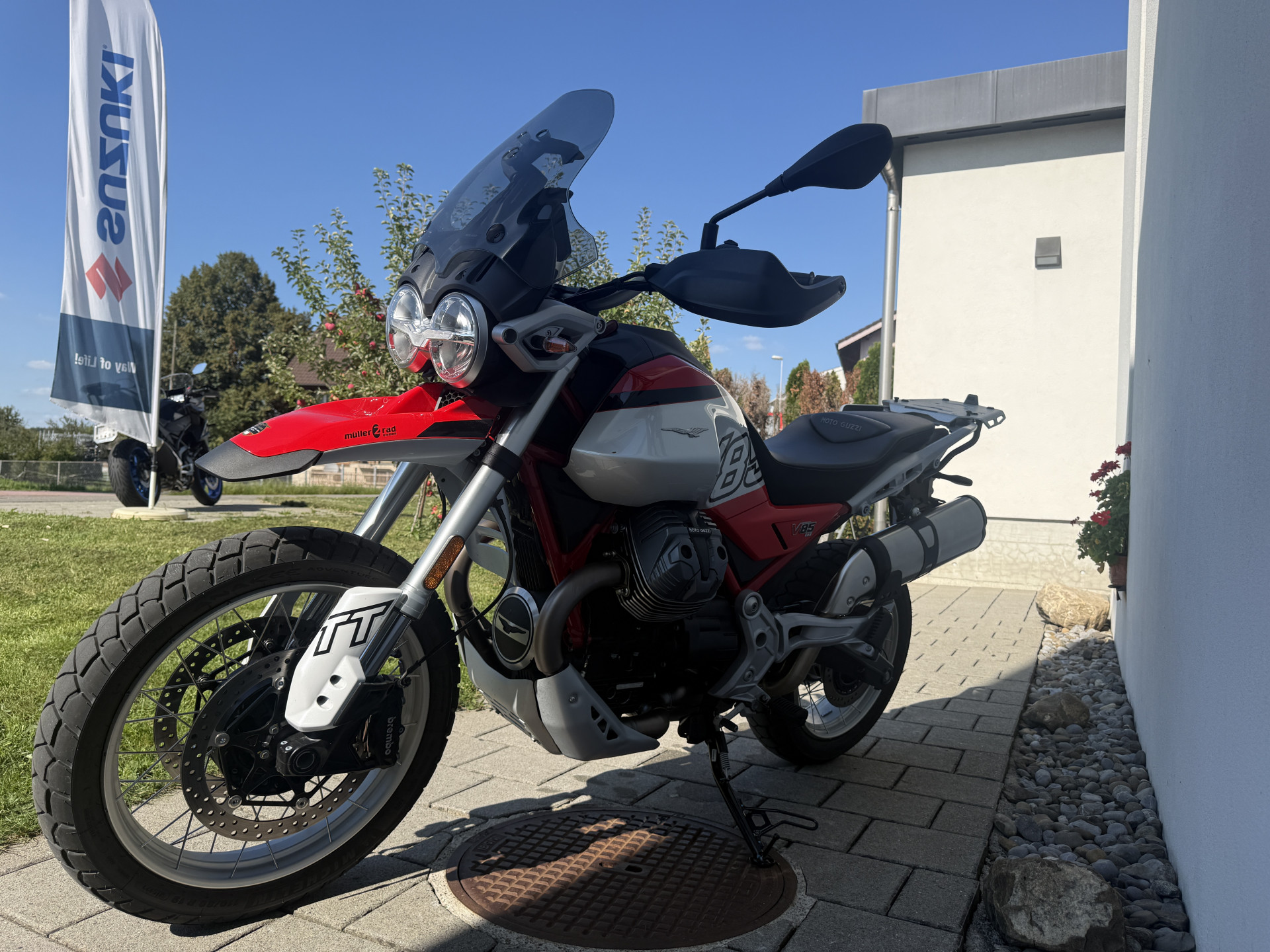 MOTO GUZZI V85 TT-showroom-element-3