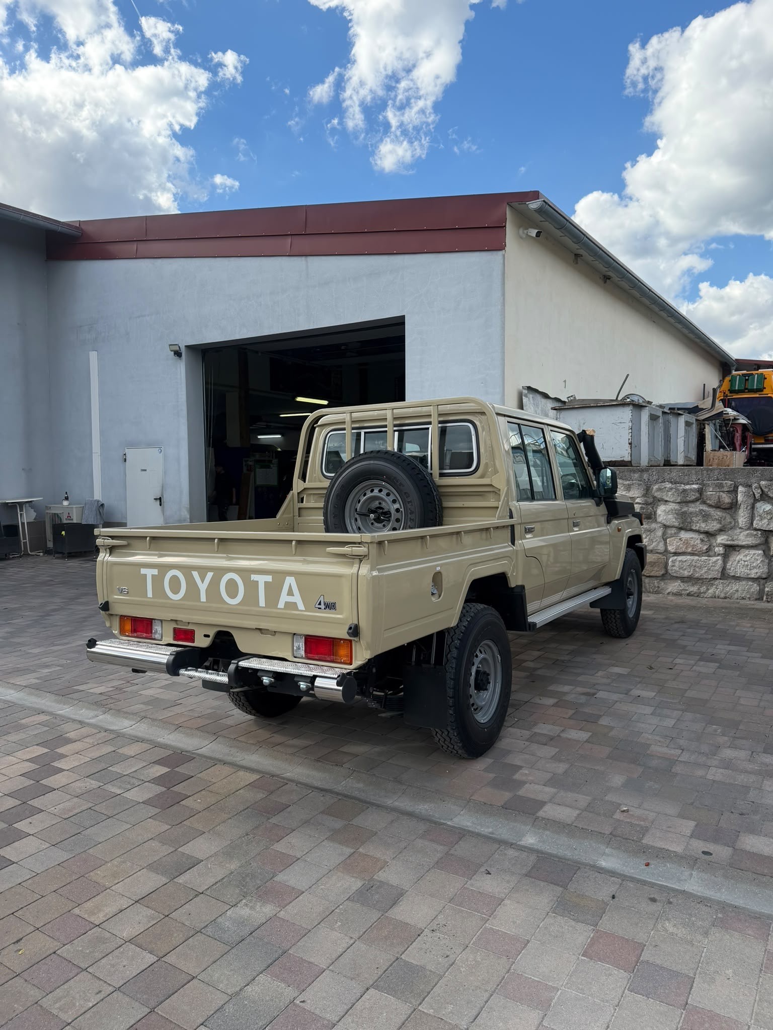TOYOTA GRJ79 DC-image-2
